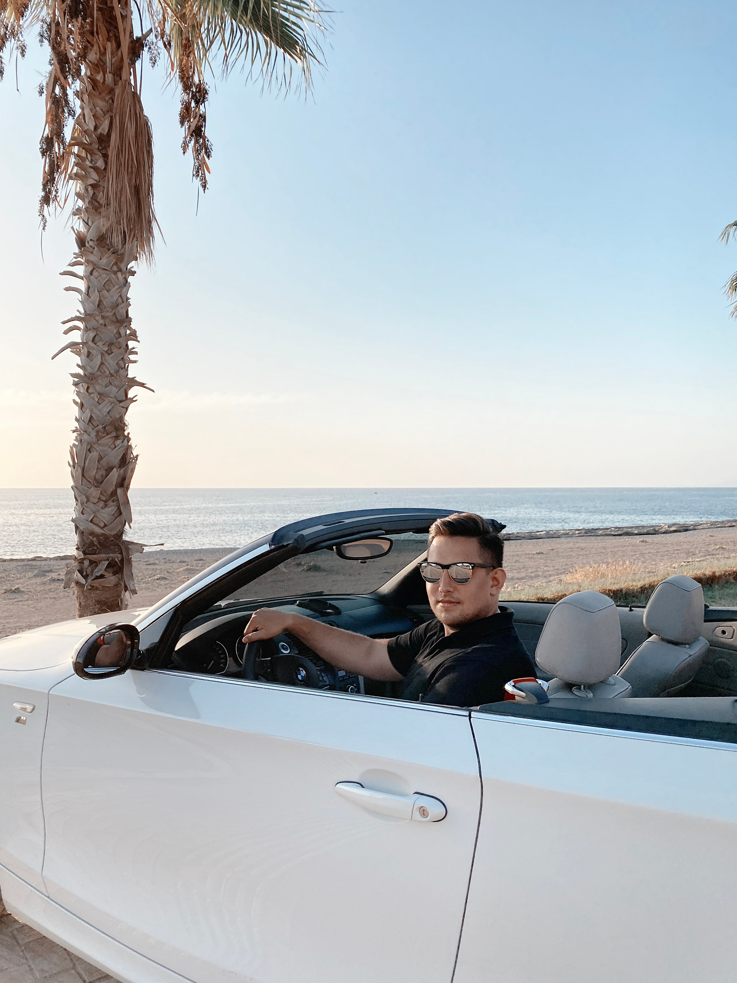 Съемка для контента с кабриолетом. Фотограф в Алании в Турции, Аланья, Сиде, Белек, Анталия, Кемер, Конаклы, Окурджалар. Фотосъемки в Алании. Фотосессия в Алания.Алсу Девели