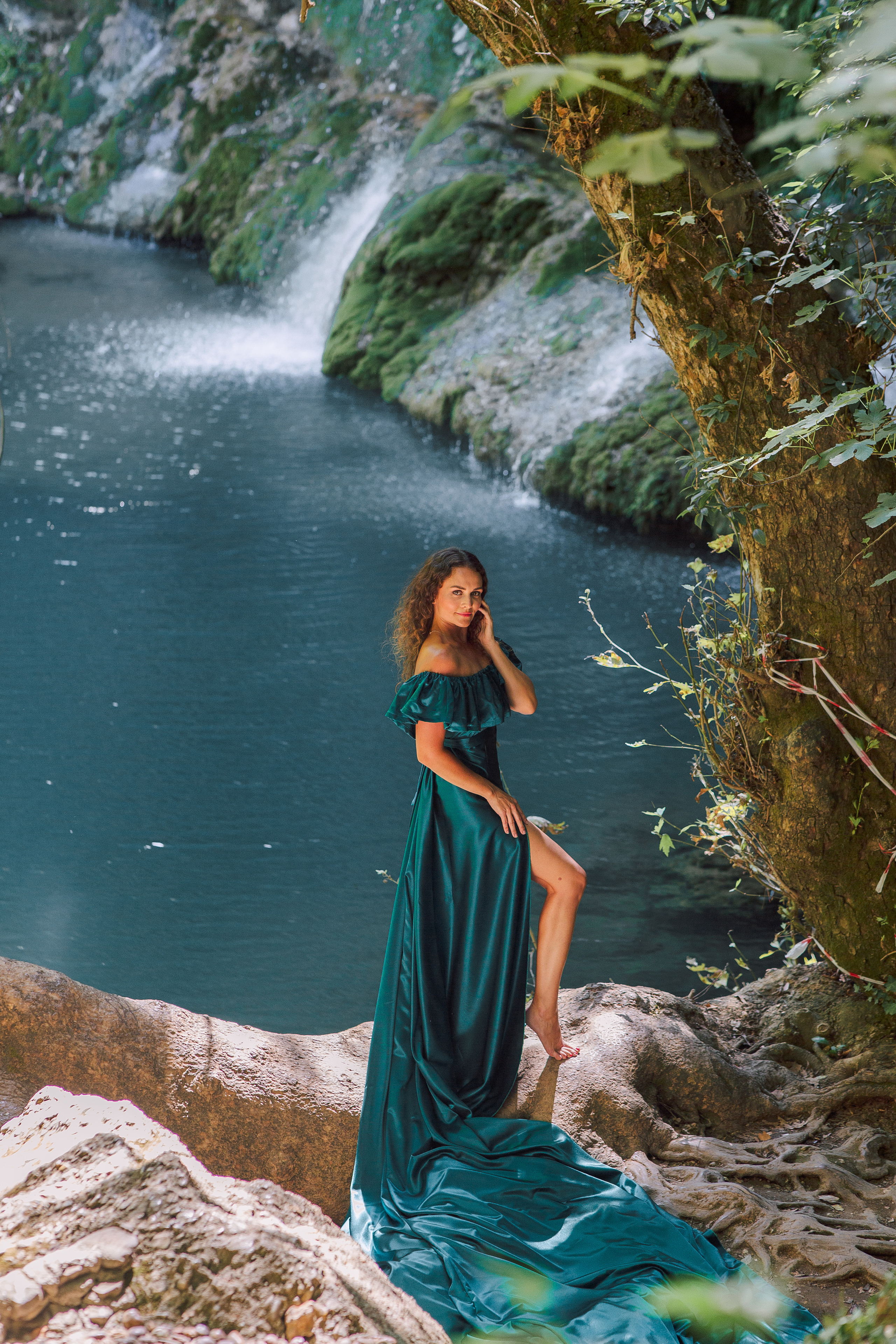 Photo shoot at the waterfall for mom and daughter. Professional Photographer in Alanya, Side, Belek | Alsu Develi  Wedding, Family and portrait photo sessions