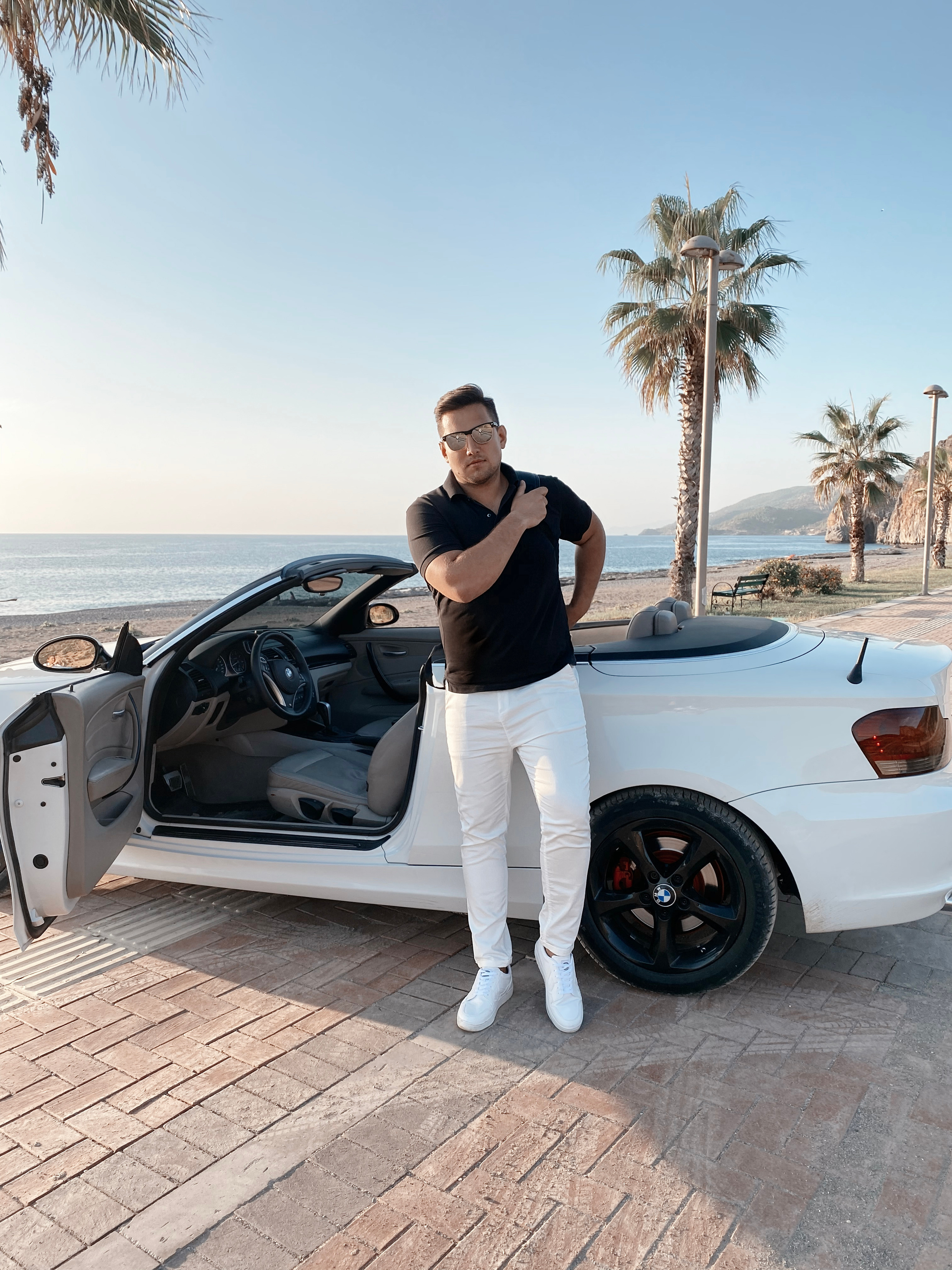 Съемка для контента с кабриолетом. Фотограф в Алании в Турции, Аланья, Сиде, Белек, Анталия, Кемер, Конаклы, Окурджалар. Фотосъемки в Алании. Фотосессия в Алания.Алсу Девели