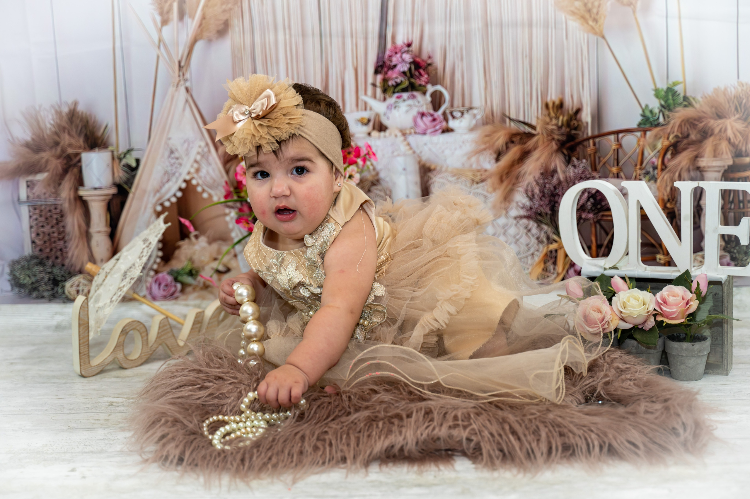 Smash the cake. Lucia Adam Family Photography