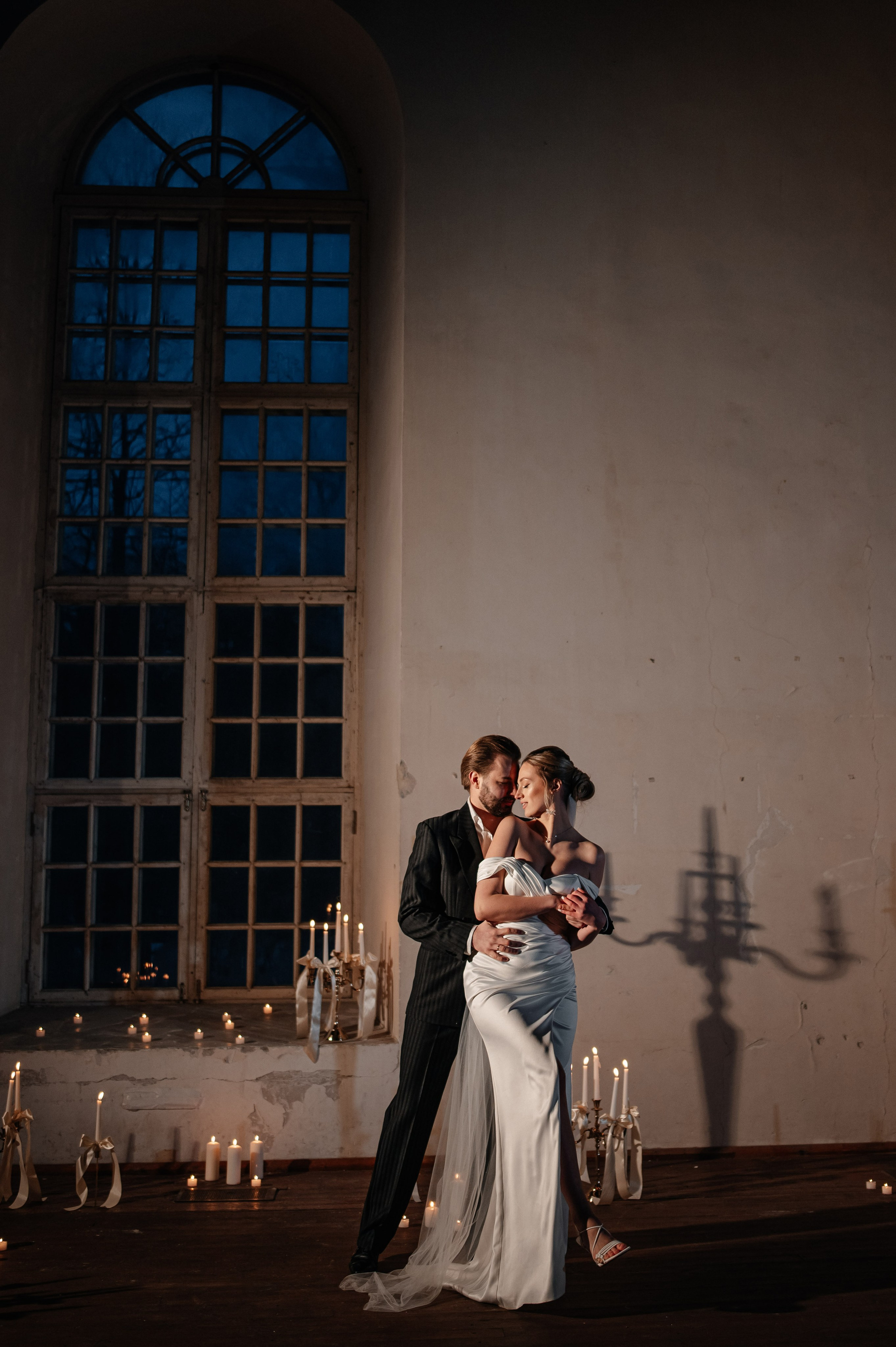 В зимнем замке со свечами. Фотограф Таллинн — свадьба |семья | lovestory