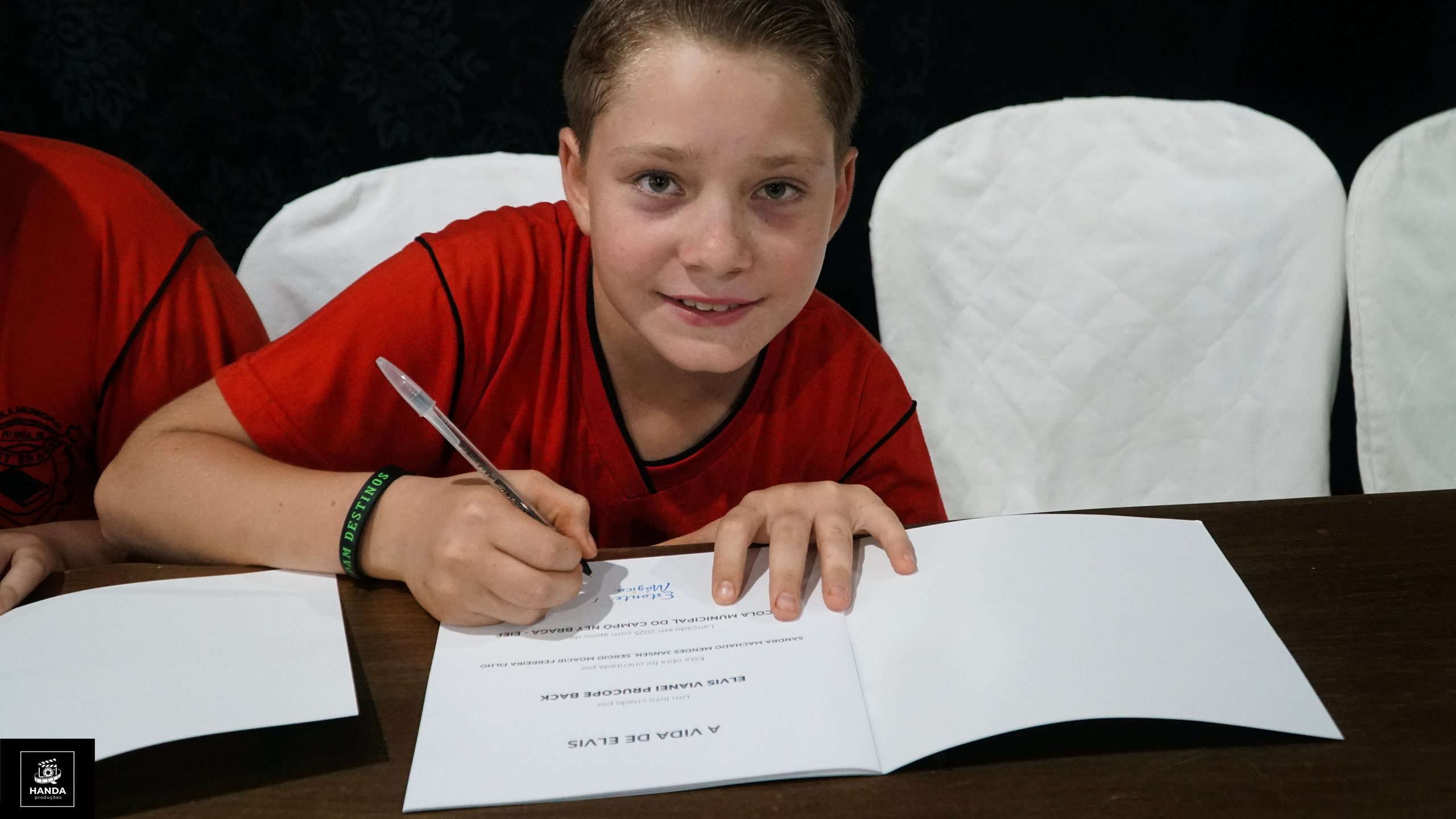 Noite autógrafos colégio Aurélio Buarque de Holanda. Handa Produções