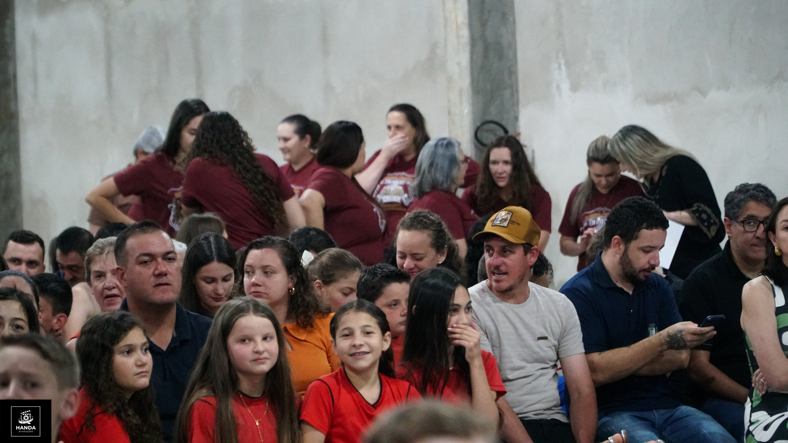 Noite autógrafos colégio Aurélio Buarque de Holanda. Handa Produções