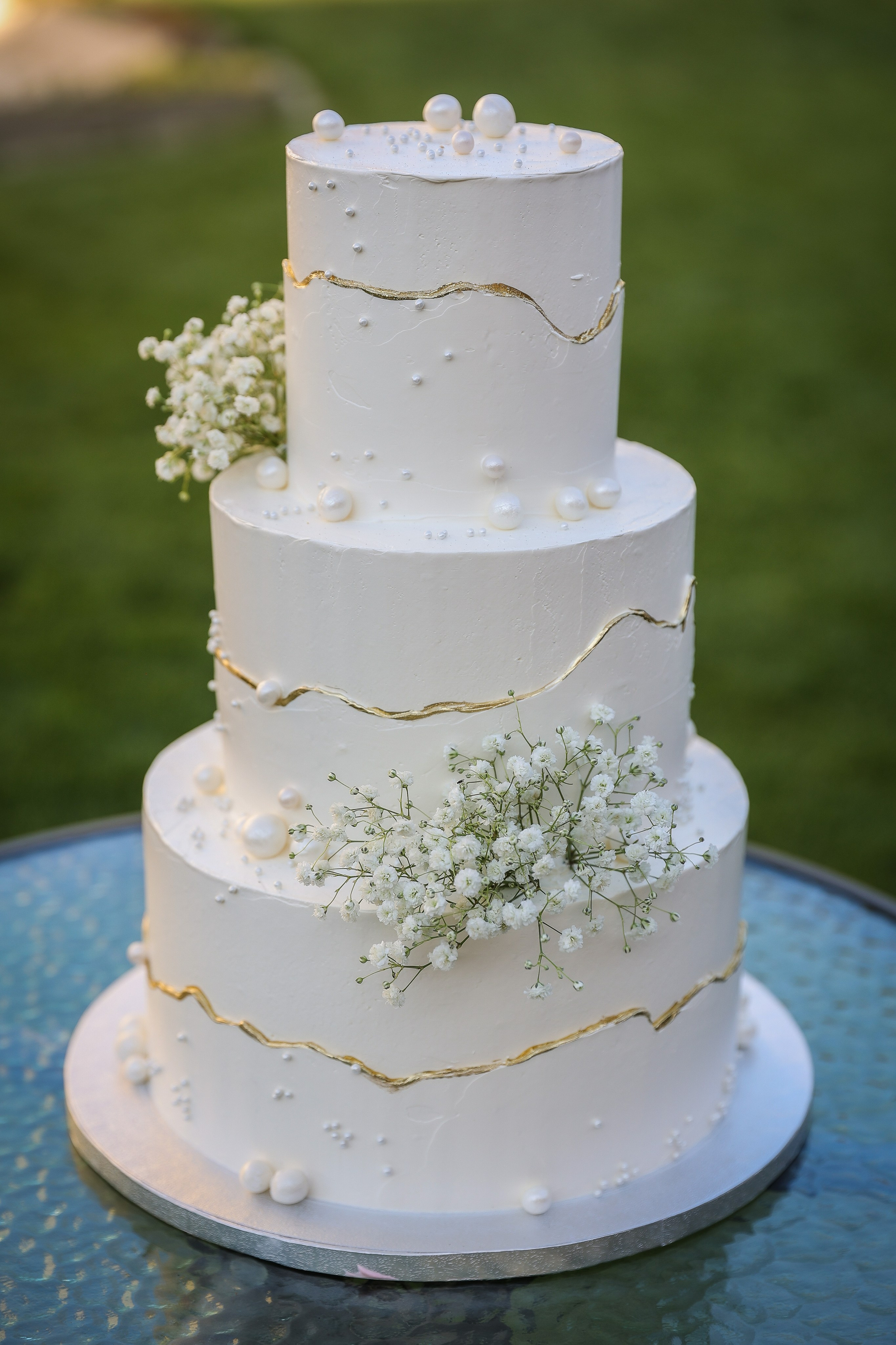 Nunta Cosmin și Simona de la La Moșu a fost exact genul de eveniment care demonstrează cât de frumoasă poate fi o nuntă în aer liber. Rares Bucur is a professional wedding photographer based in Cluj-Napoca, Romania, specializing in wedding photography