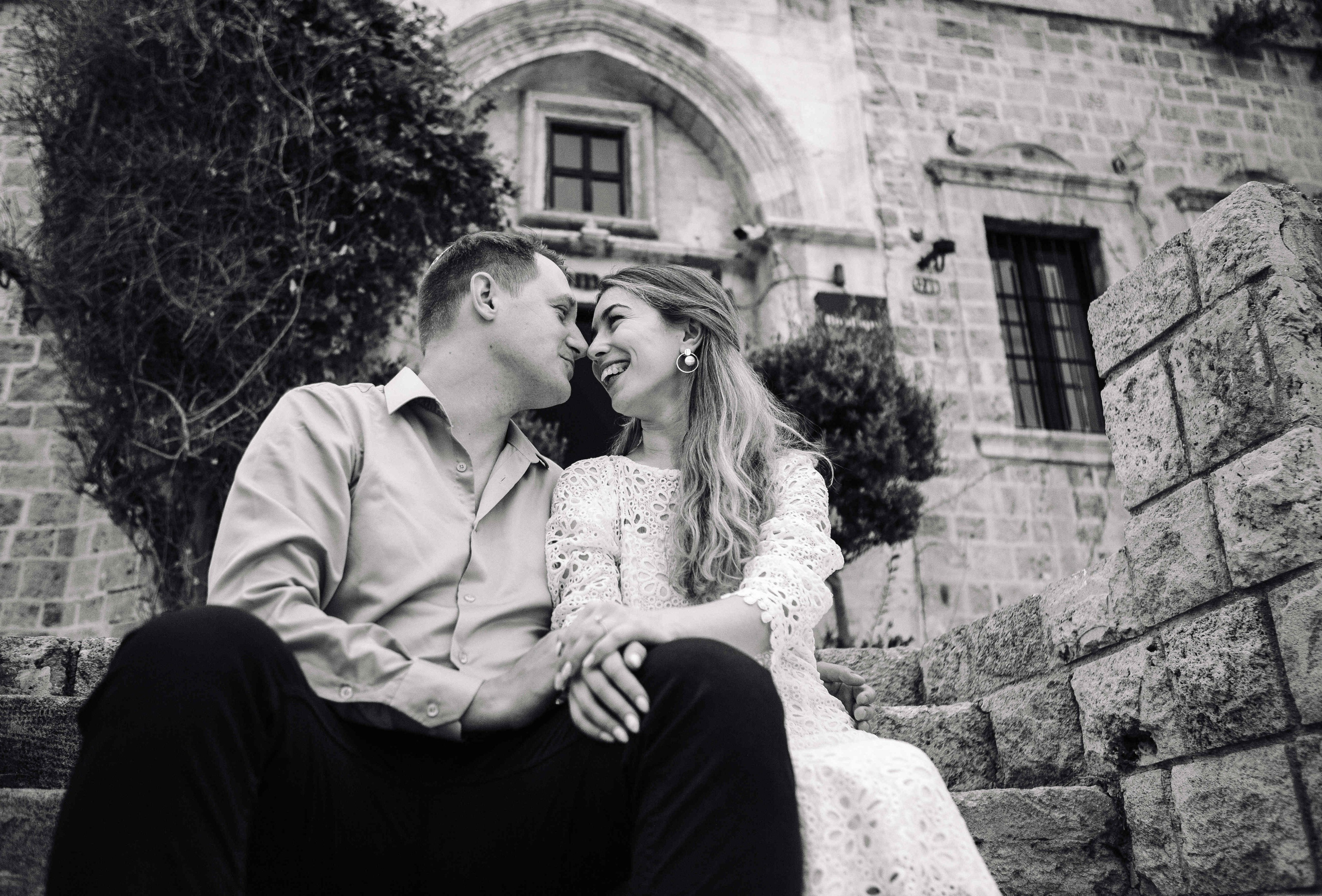 LOVERS IN JAFFO. PHOTOGRAPHER IN ISRAEL