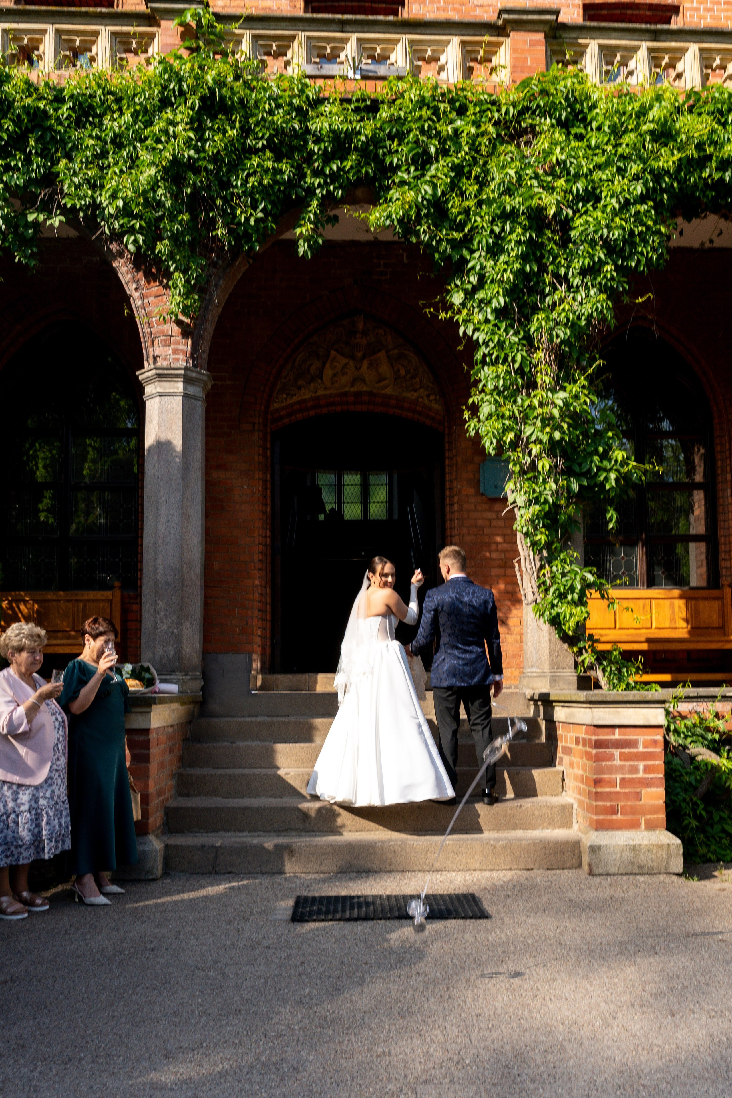 E&N: Zamek w Rzucewie. SL Wedding Photo — Editorial, Elegant & Timeless Wedding Photography in Poland and Across Europe