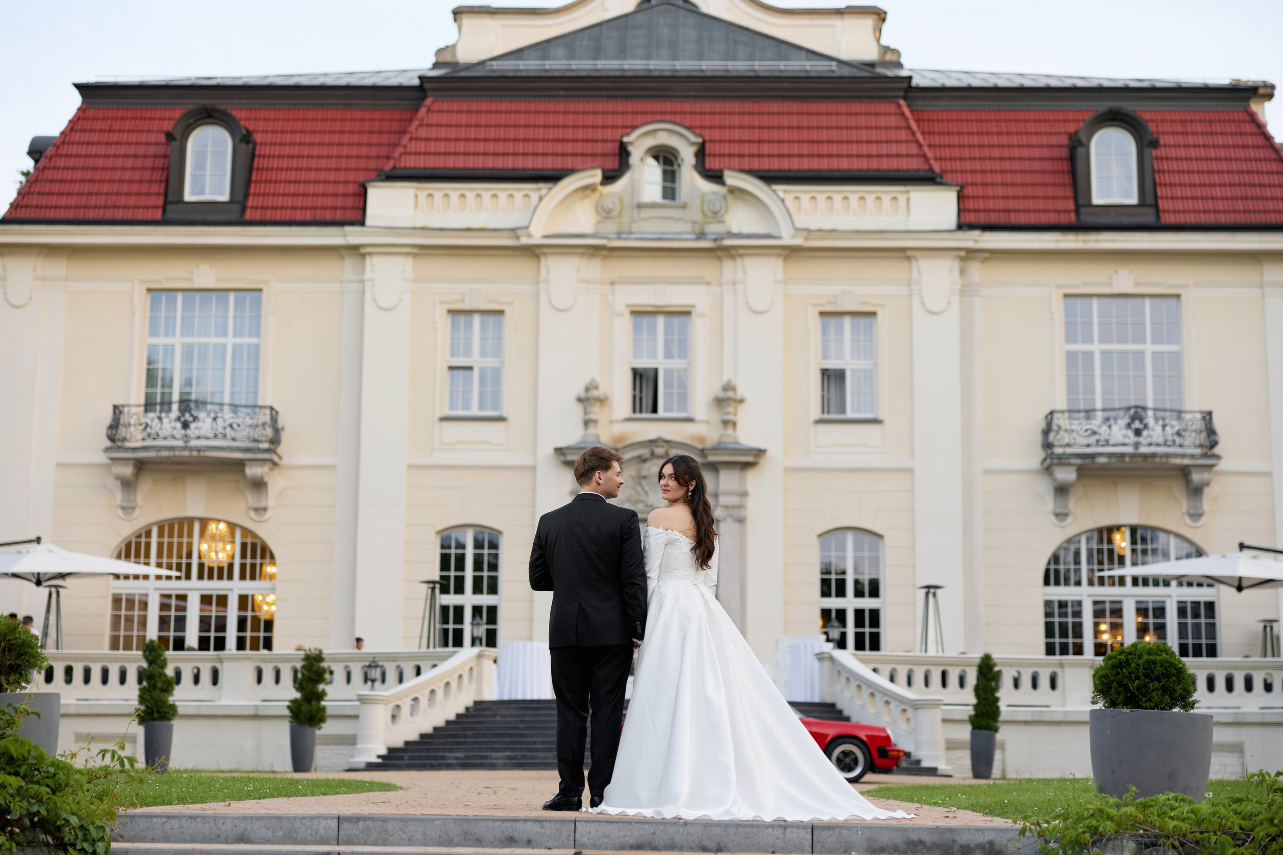 Wiktoria & Kacper. Pałac Goetz. Fotograf ślubny i rodzinny w Krakowie Yana Klymova