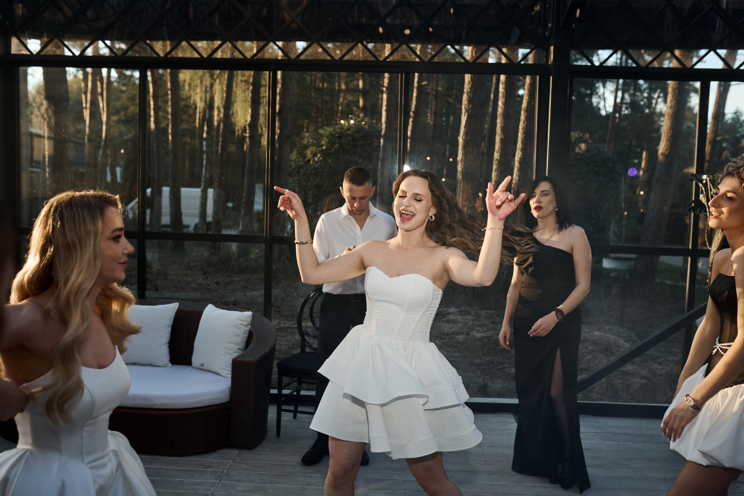Natalia & Roman. Dworek przy lesie. Fotograf ślubny i rodzinny w Krakowie Yana Klymova