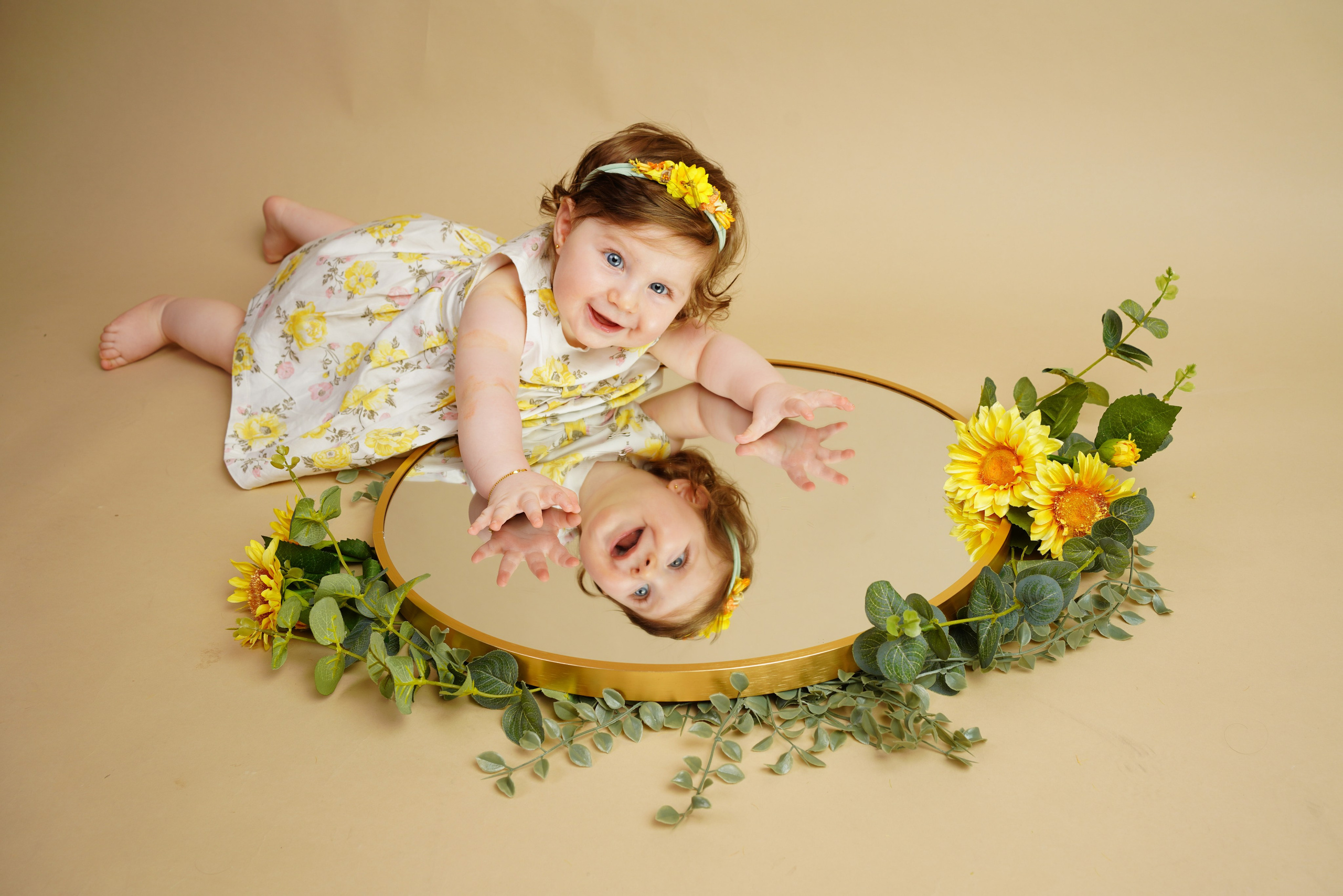 Liyana ½ Jahr. Neugeborenenfotografin und Retoucher in Augsburg Nastassia Schneider