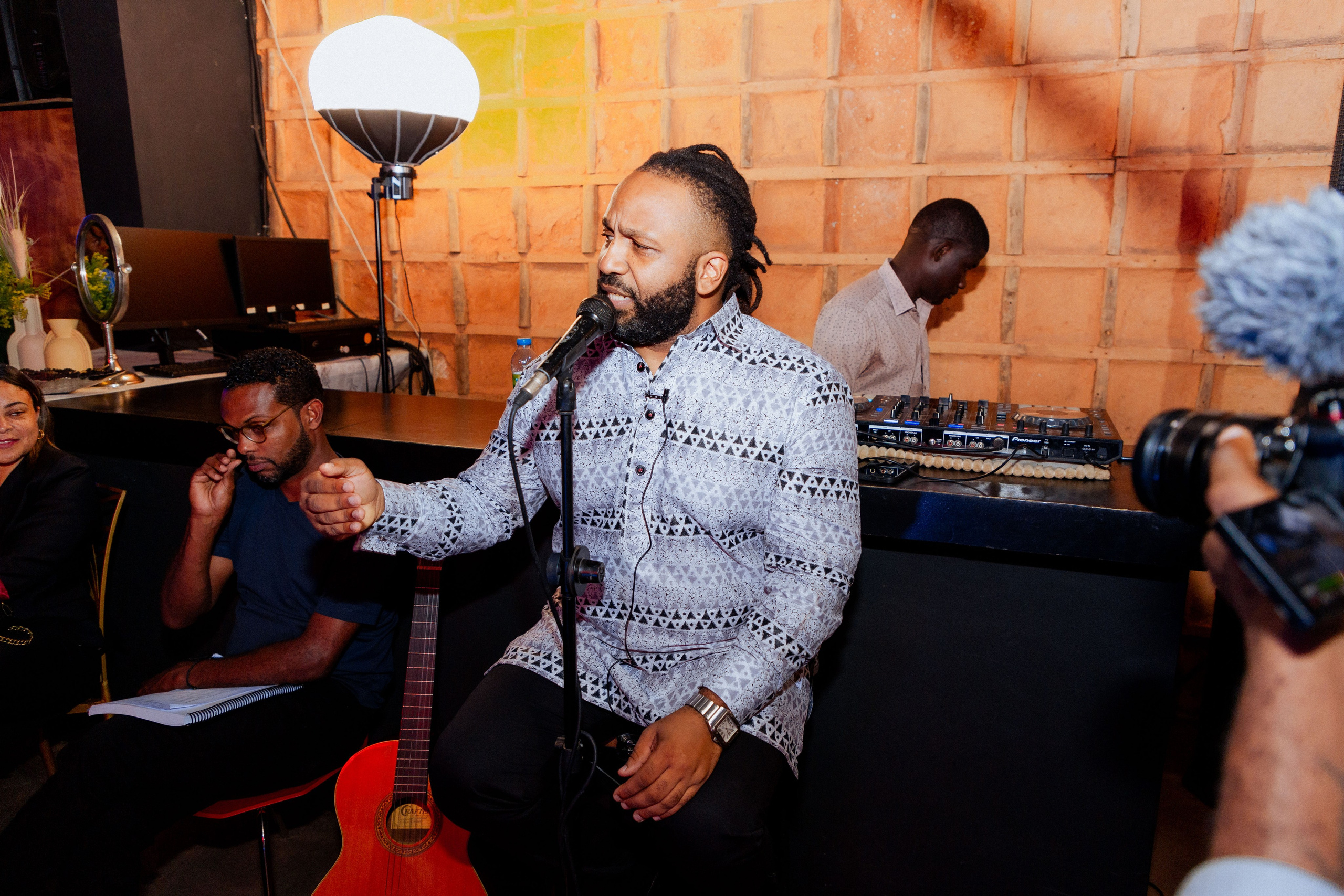 Lançamento do livro — MV