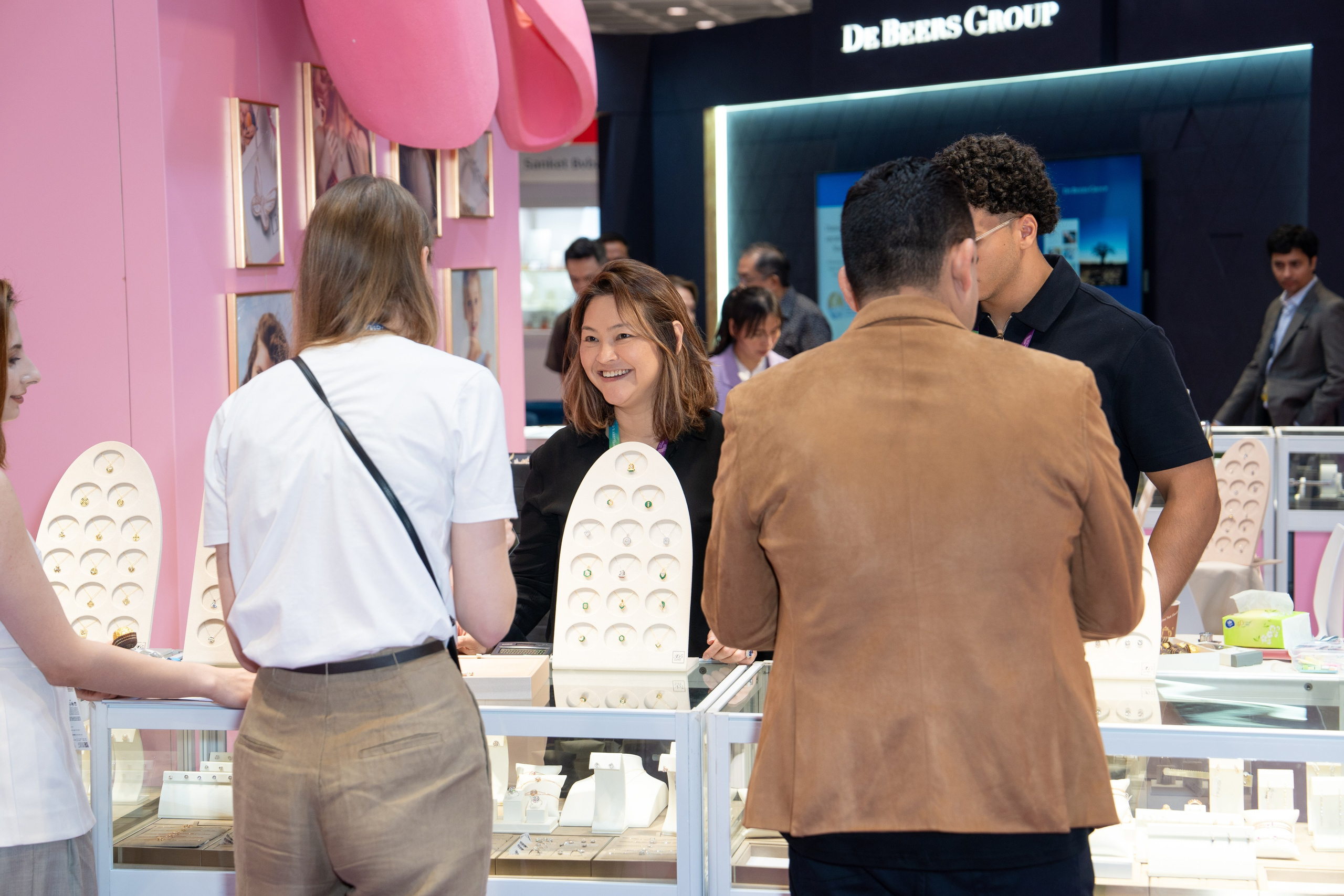 FOREVER5JEWELS. PHOTOGRAPHER IN HONG KONG (WEDDING, FASHION, FAMILY, EVENTS)