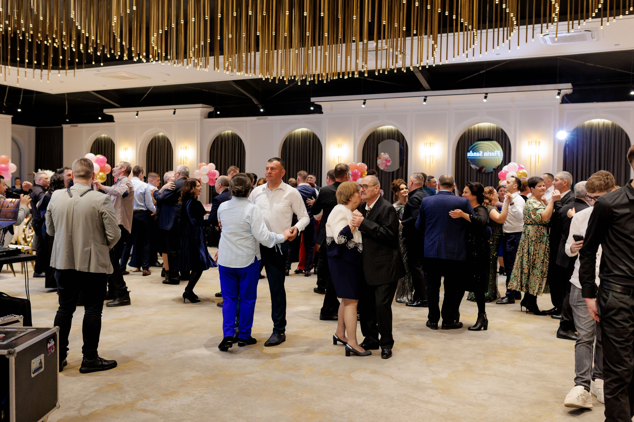 Povestea voastră, regizată de noi |Cristi Turculet Videograf Nuntă Suceava | wedding highlight. Servicii foto-video profesionale, pentru momente de neuitat