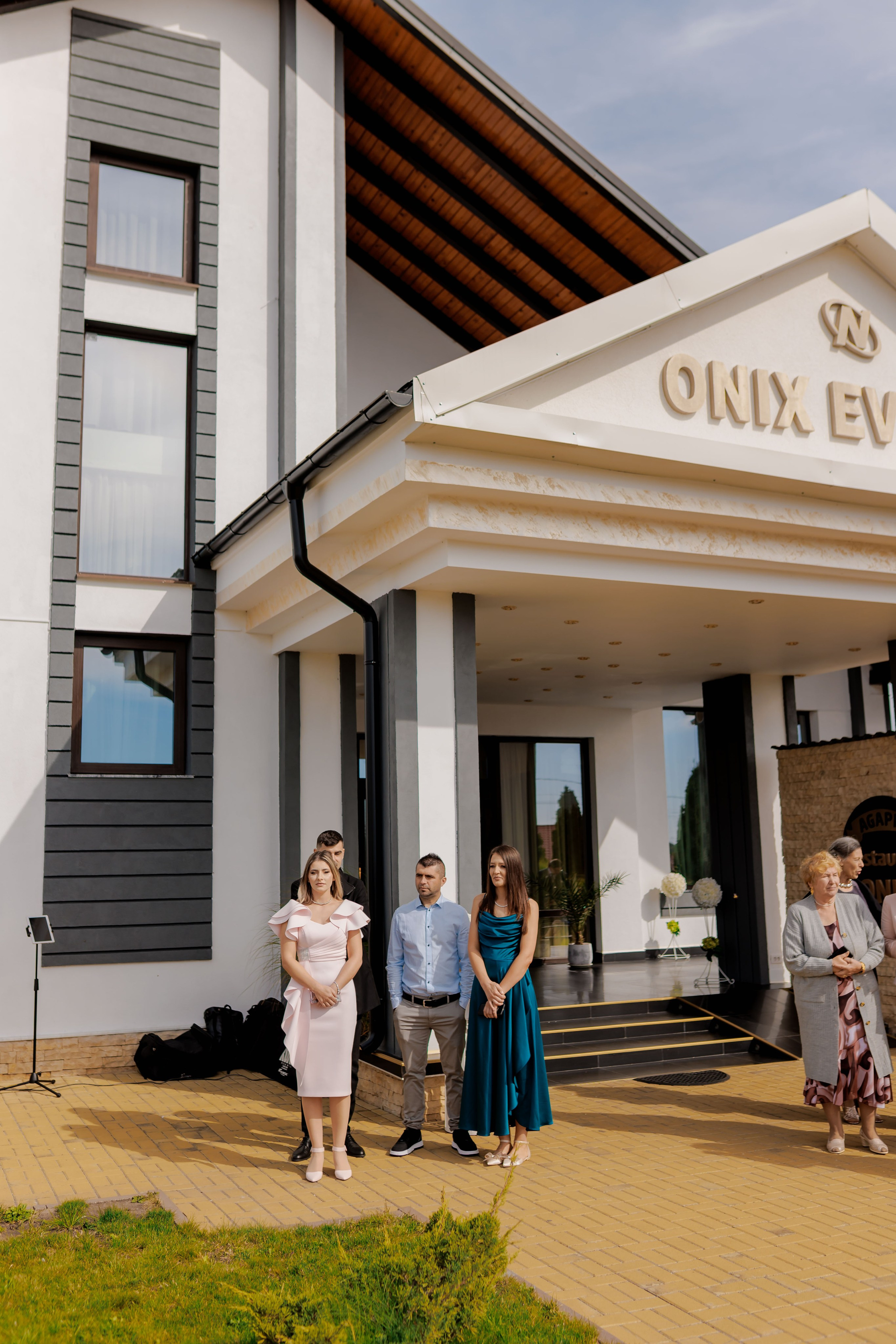 Loredana & Emilian – Ziua Nunții | Videografie - fotografie Botez Suceava, Iași, Botoșani. Servicii foto-video profesionale, pentru momente de neuitat