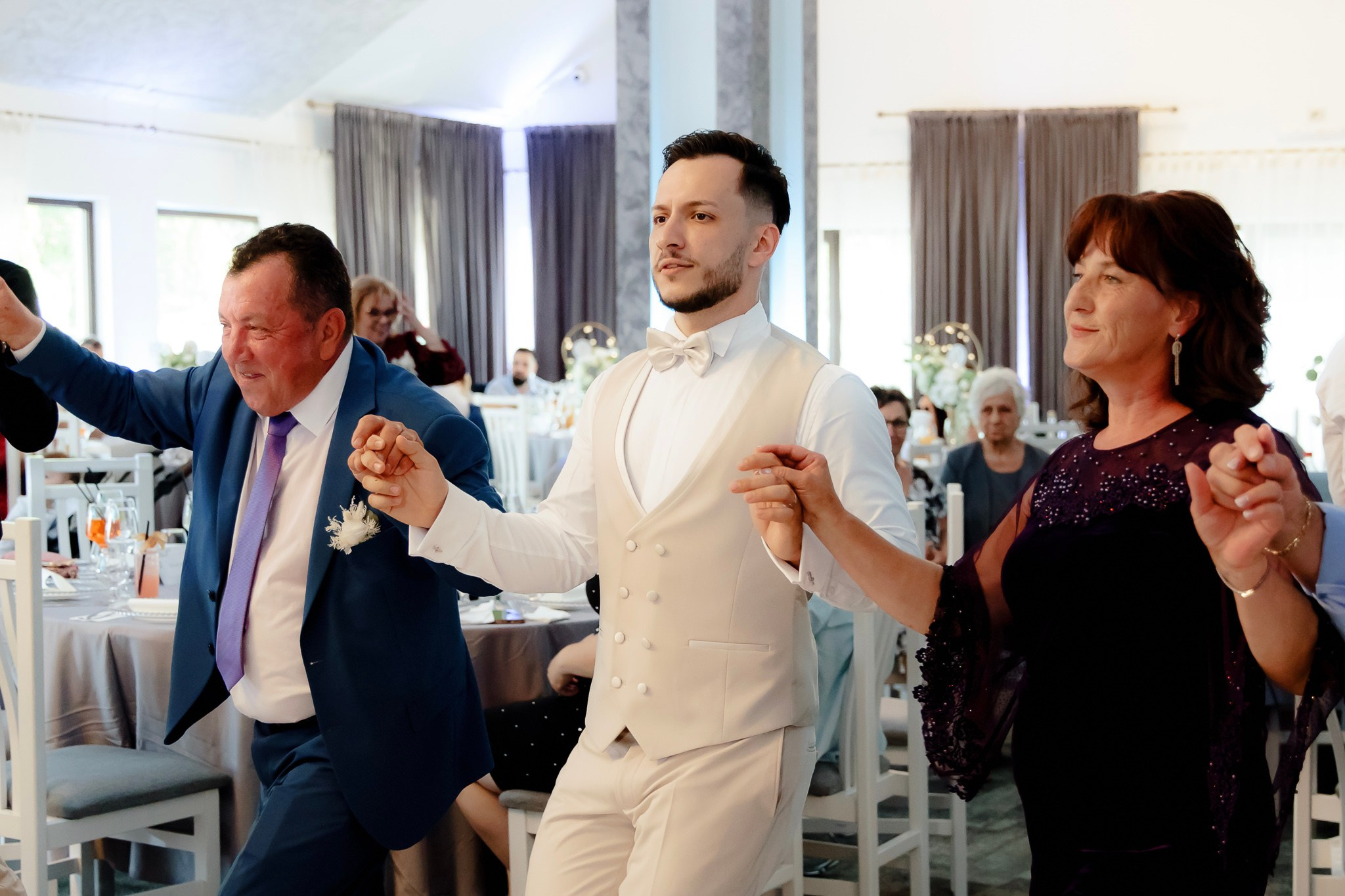 Ioana & Ionuț | Nuntă de poveste la Păstrăvăria Poiana din Mălini județul Suceava. Servicii foto-video profesionale, pentru momente de neuitat