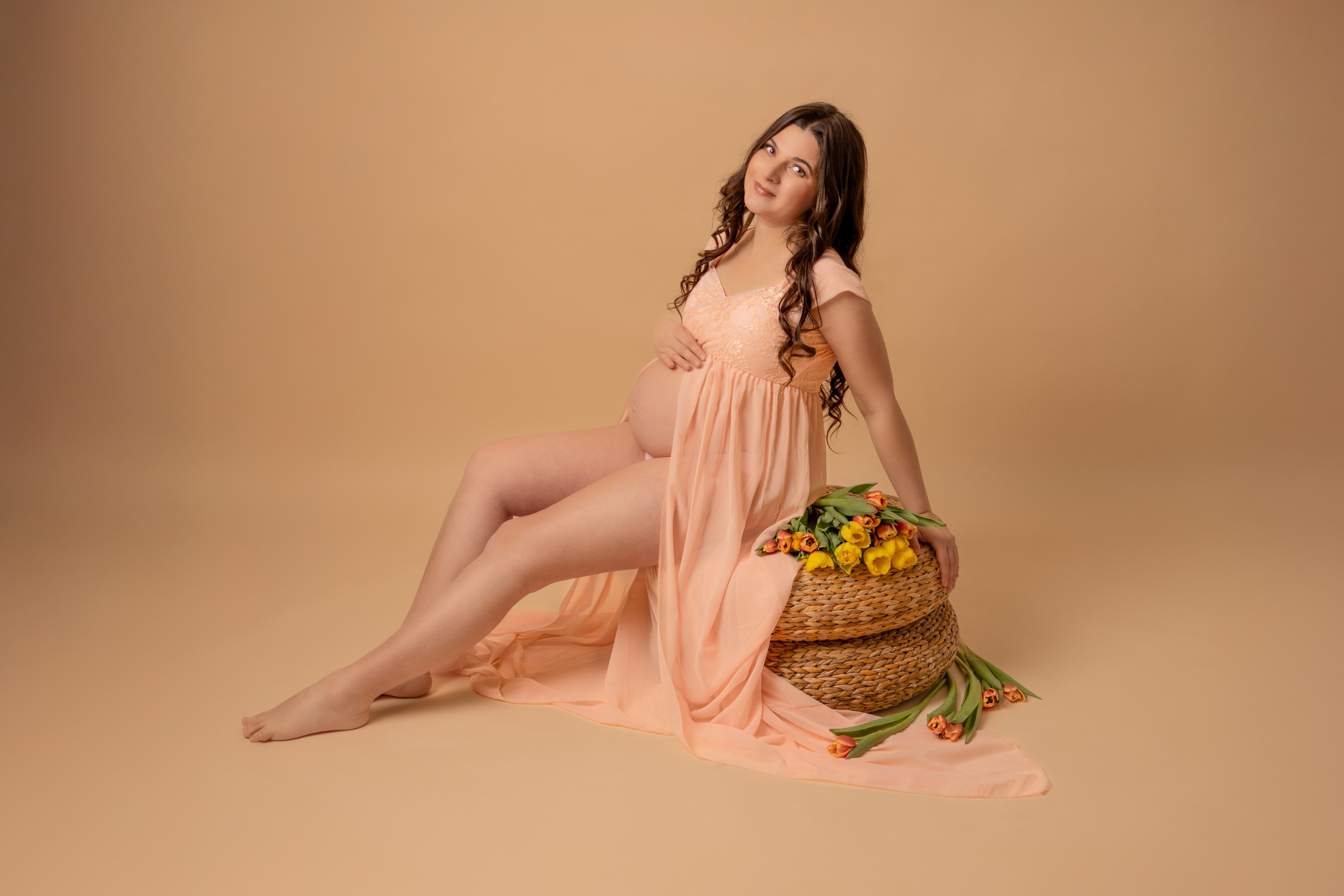 Maternity photoshoot in Dresden – soft and emotional pregnancy photography