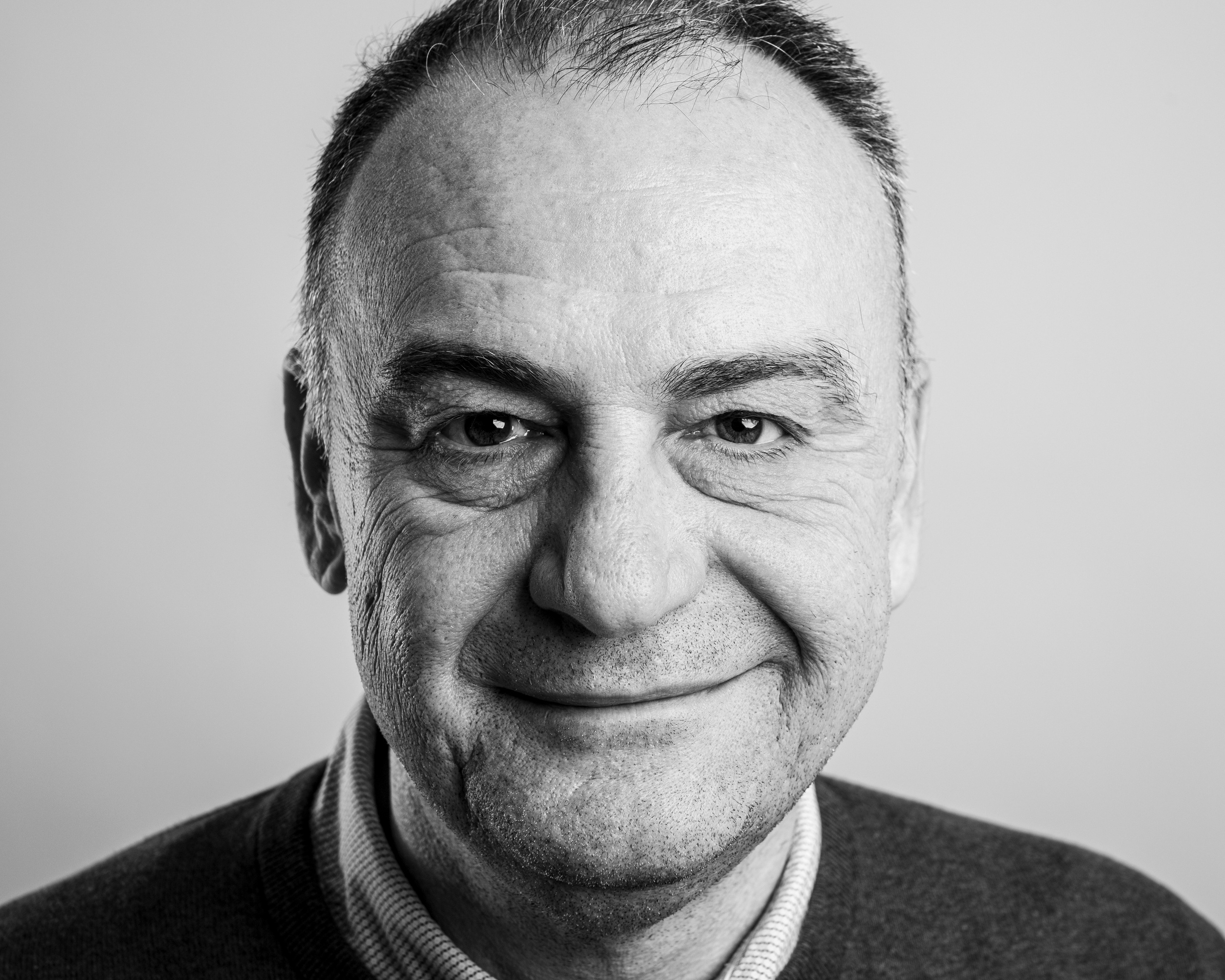 Creative Portrait & Fashion Photography – Studio & Outdoor Shoots. Namir Čomaga — fotograf iz Sarajeva, portreti, tradicija i kultura u fokusu objektiva