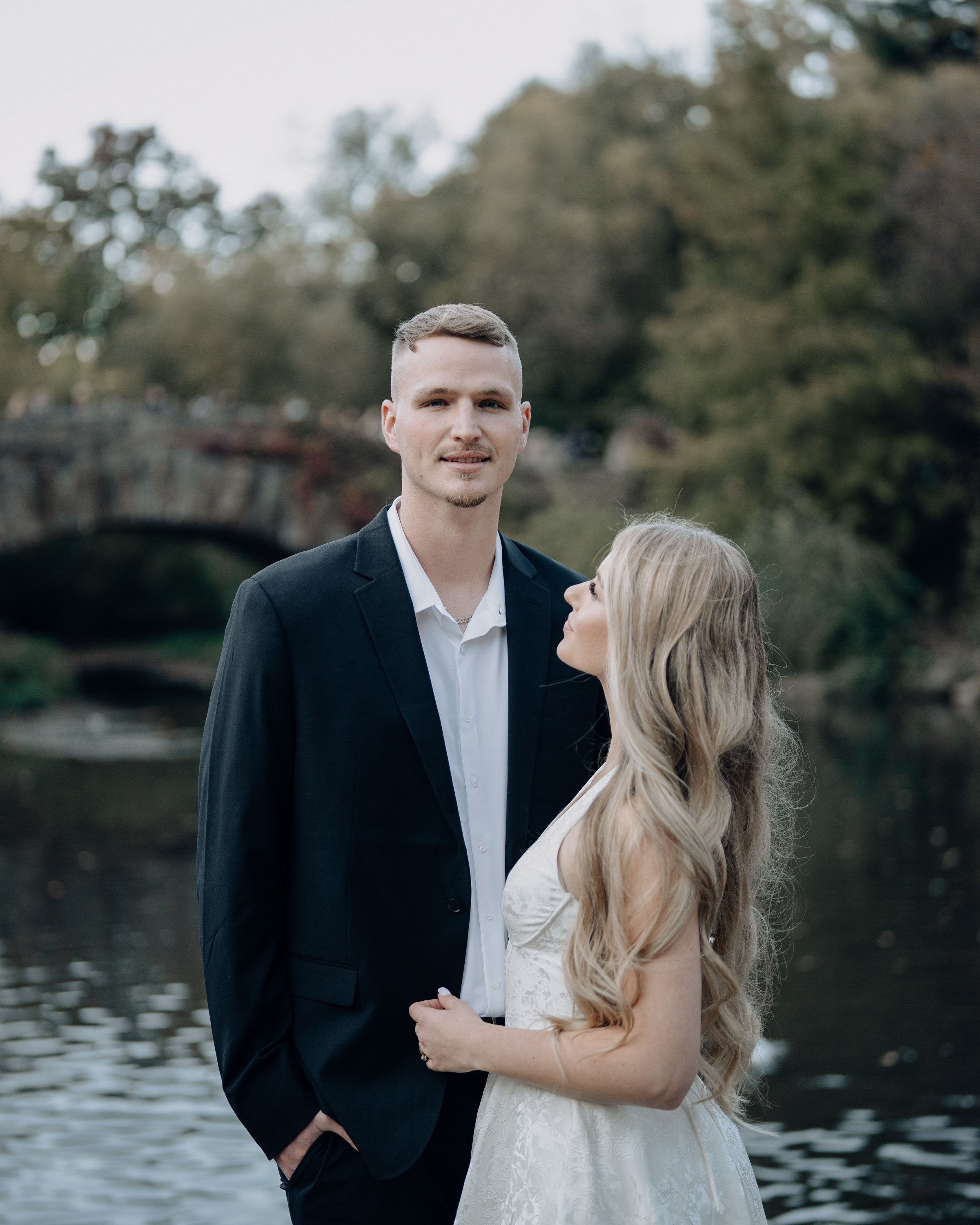 Engagement session in Central Park. Portrait and wedding photographer in New York