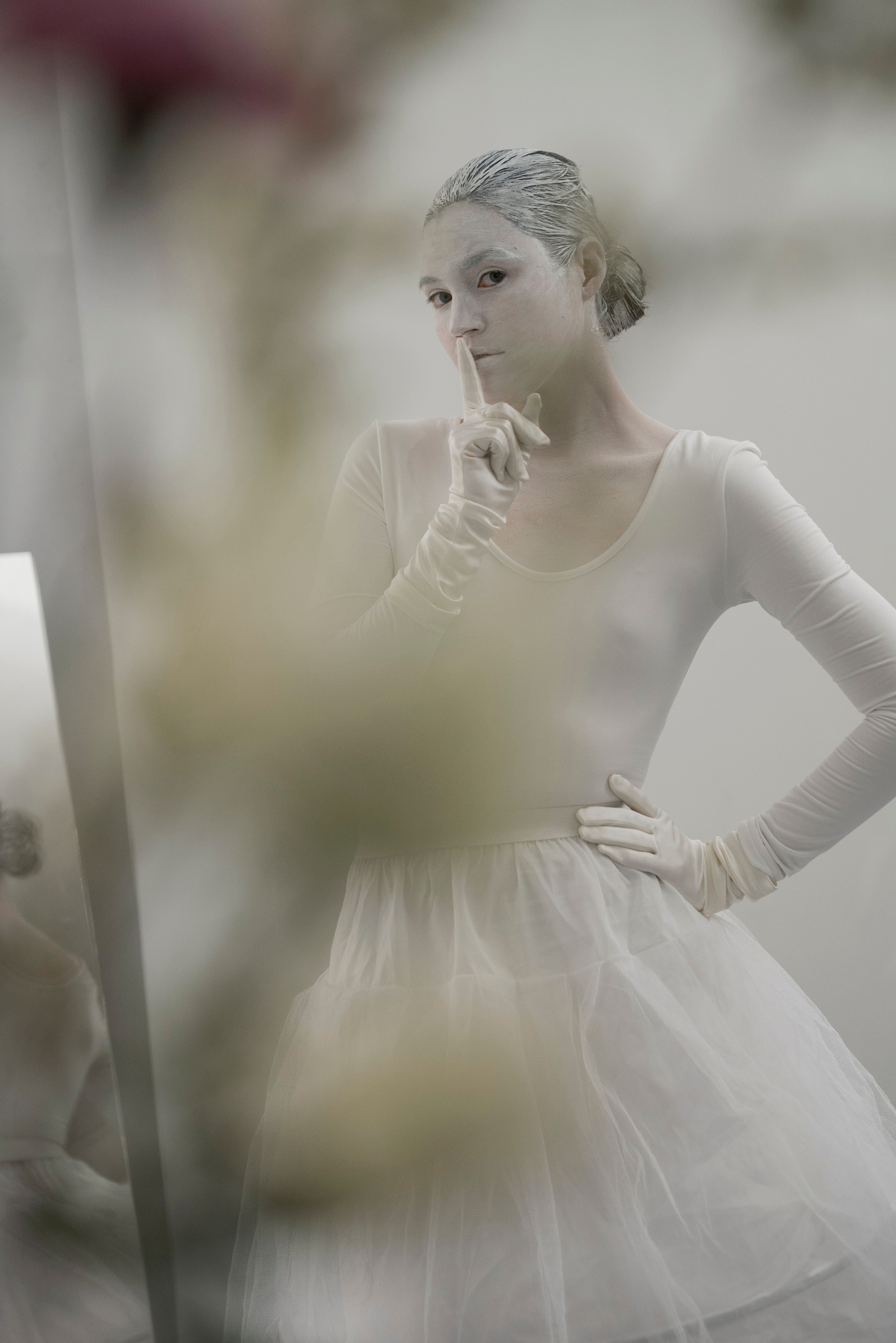 WHITE MASK. Anastasiia Antoniuk portrait, family and couple photographer, Portugal