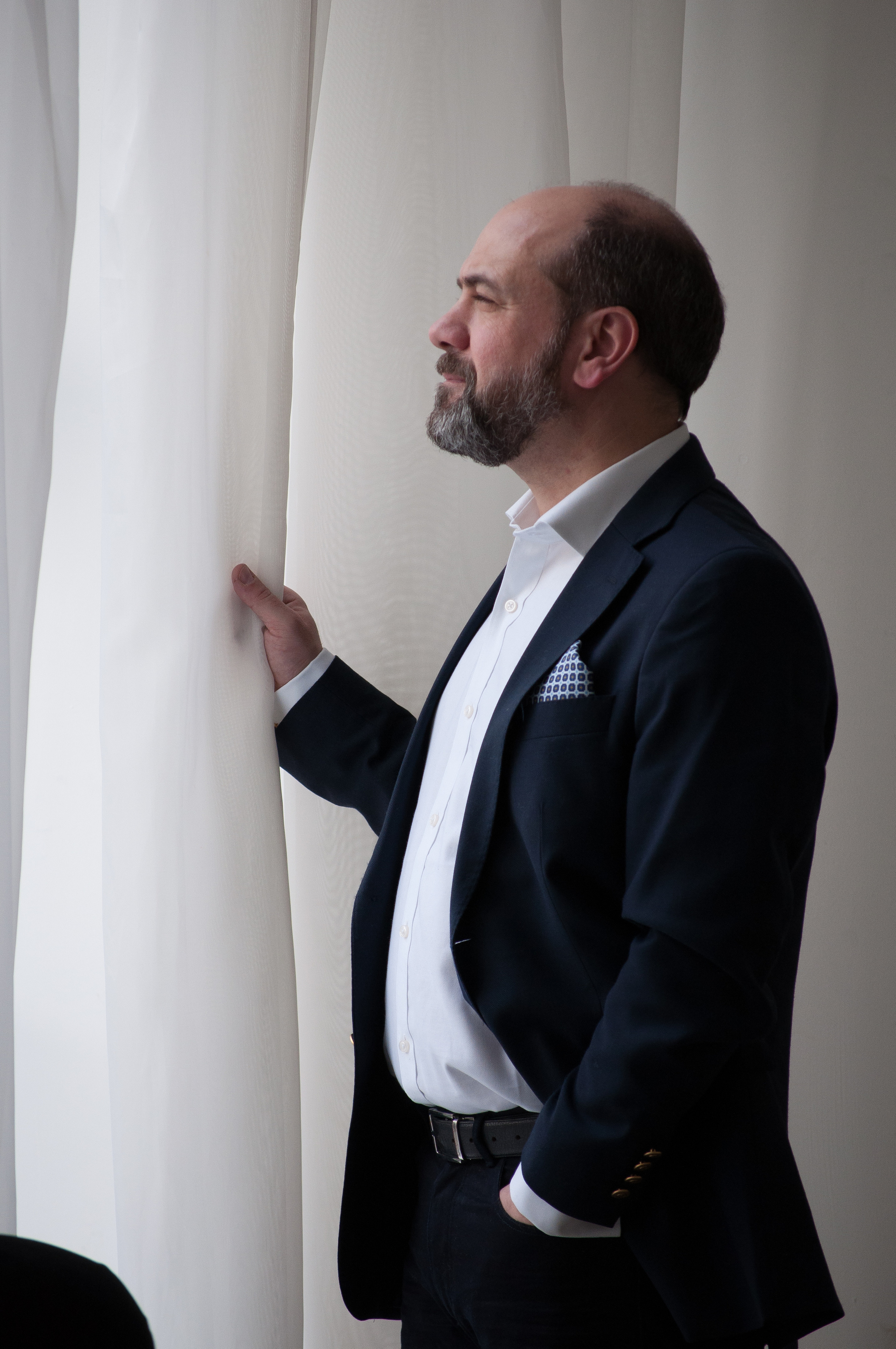 Portraits in studio. Anastasiia Antoniuk portrait, family and couple photographer, Portugal