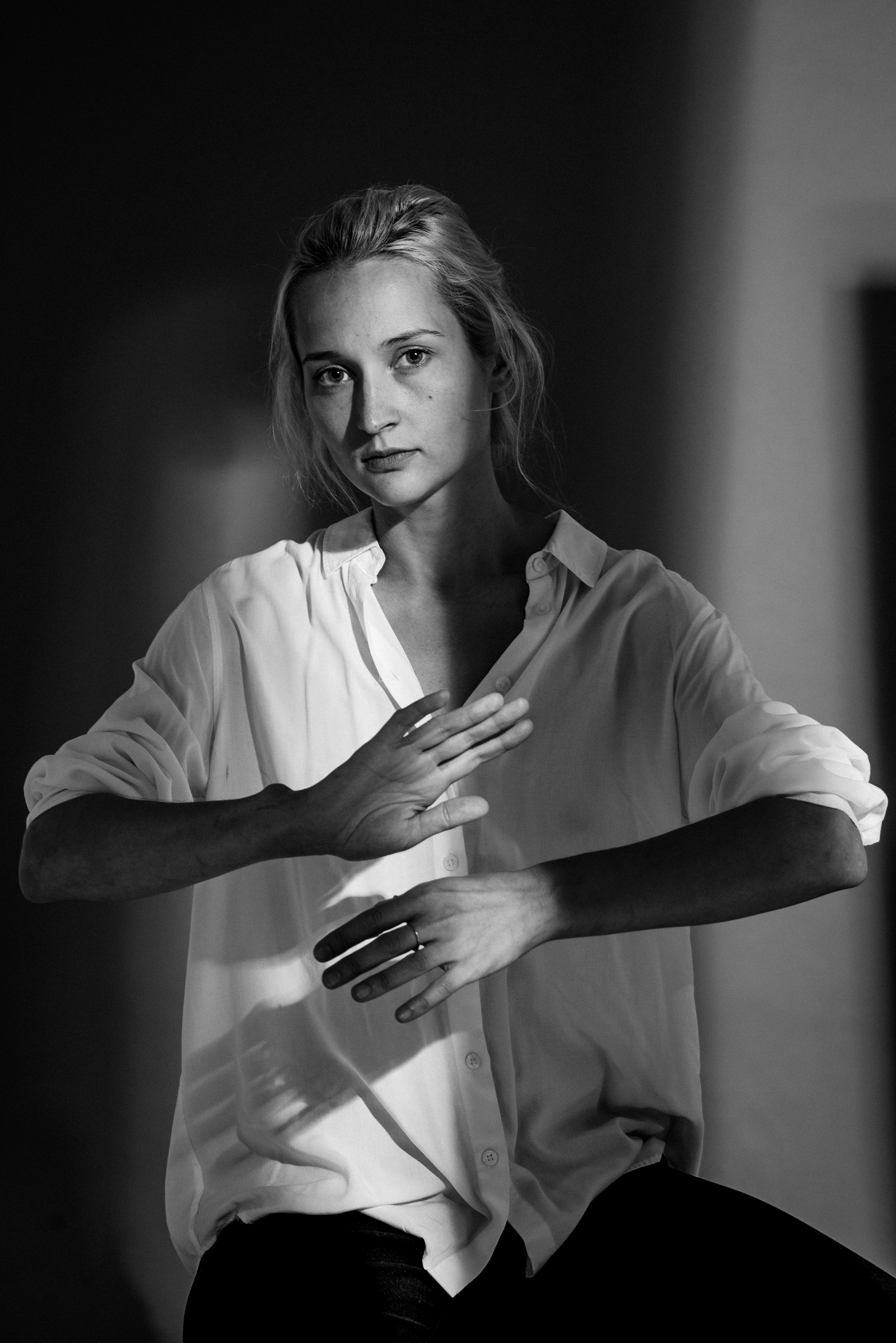 Portraits in studio. Anastasiia Antoniuk portrait, family and couple photographer, Portugal