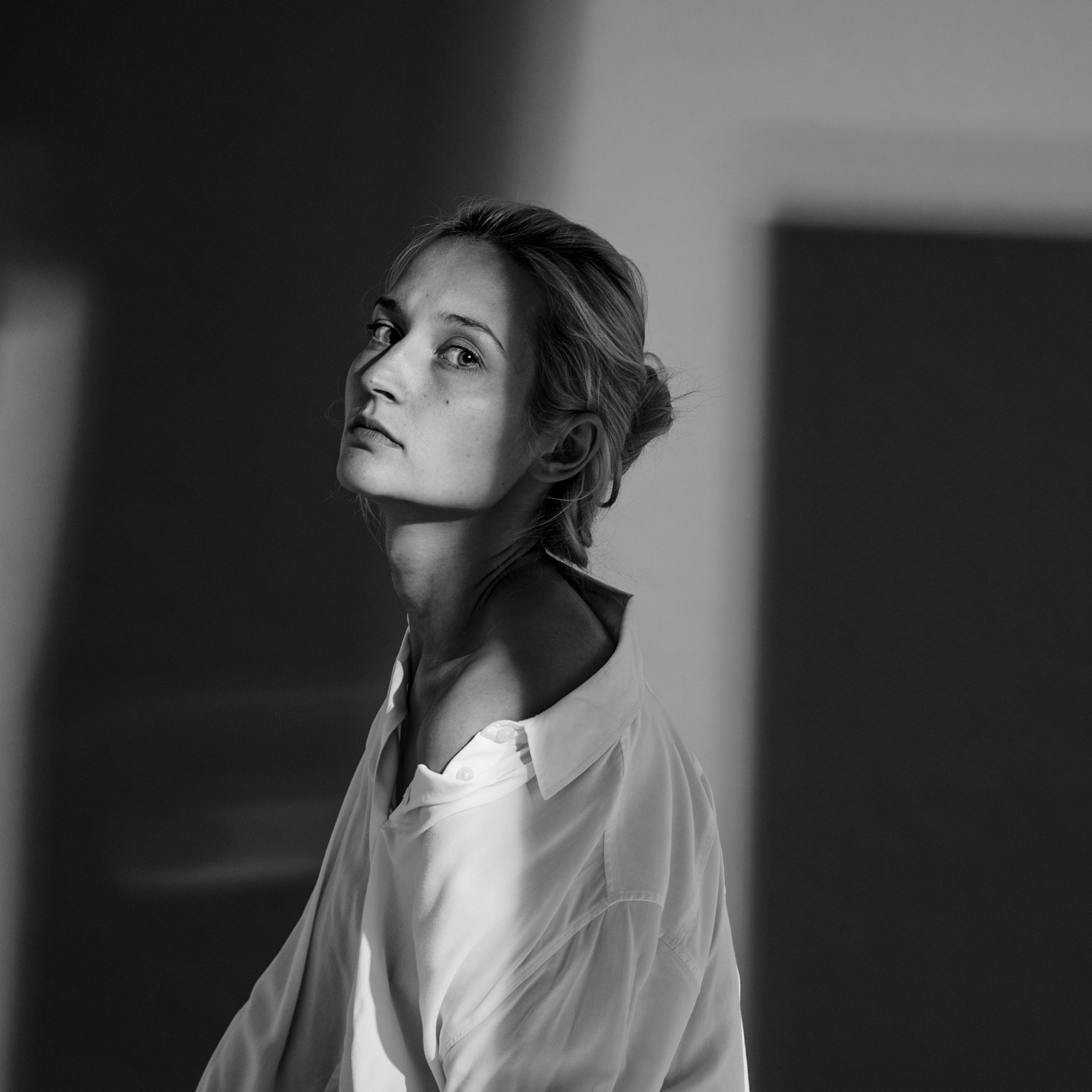 Portraits in studio. Anastasiia Antoniuk portrait, family and couple photographer, Portugal