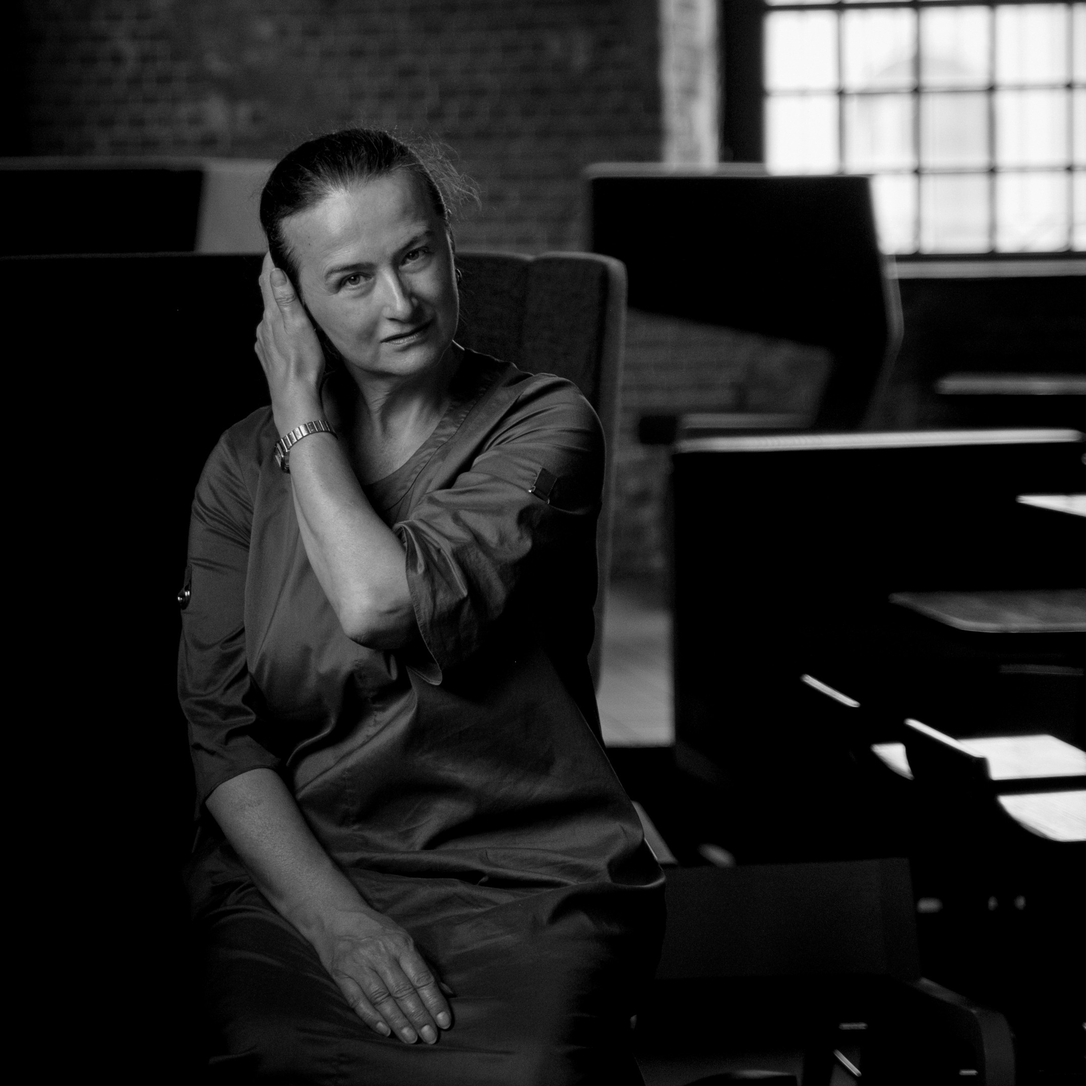 Portraits in studio. Anastasiia Antoniuk portrait, family and couple photographer, Portugal