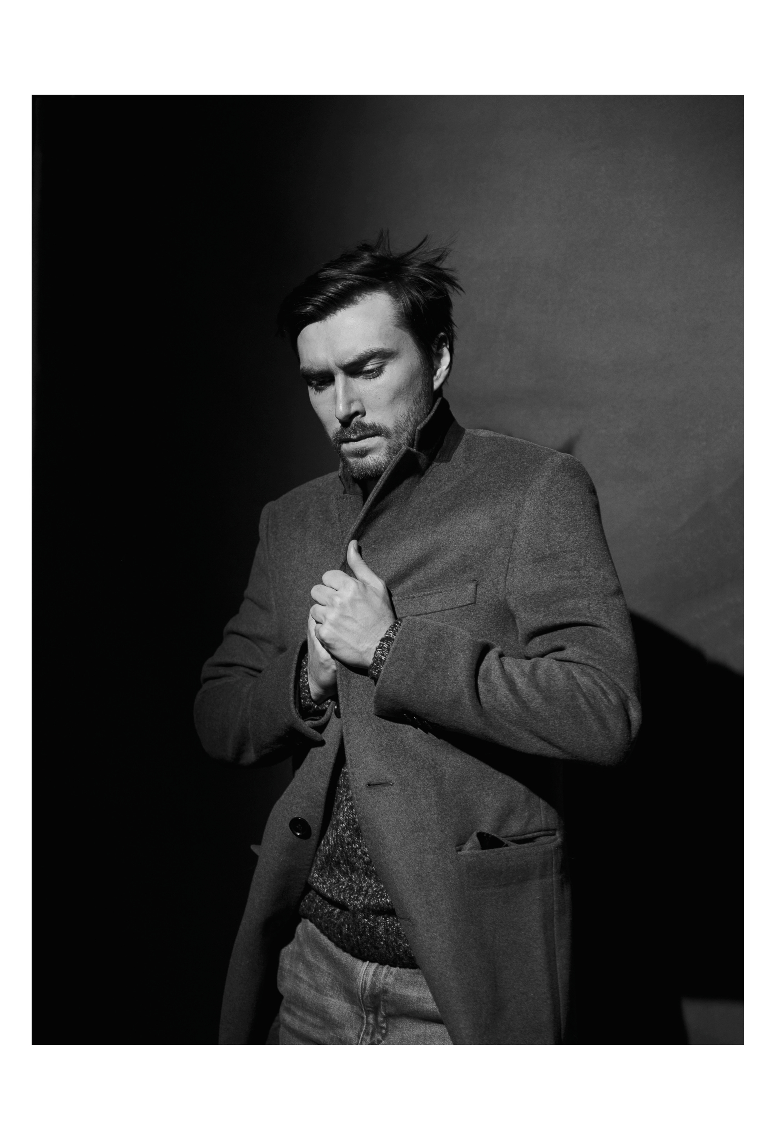 Portraits in studio. Anastasiia Antoniuk portrait, family and couple photographer, Portugal