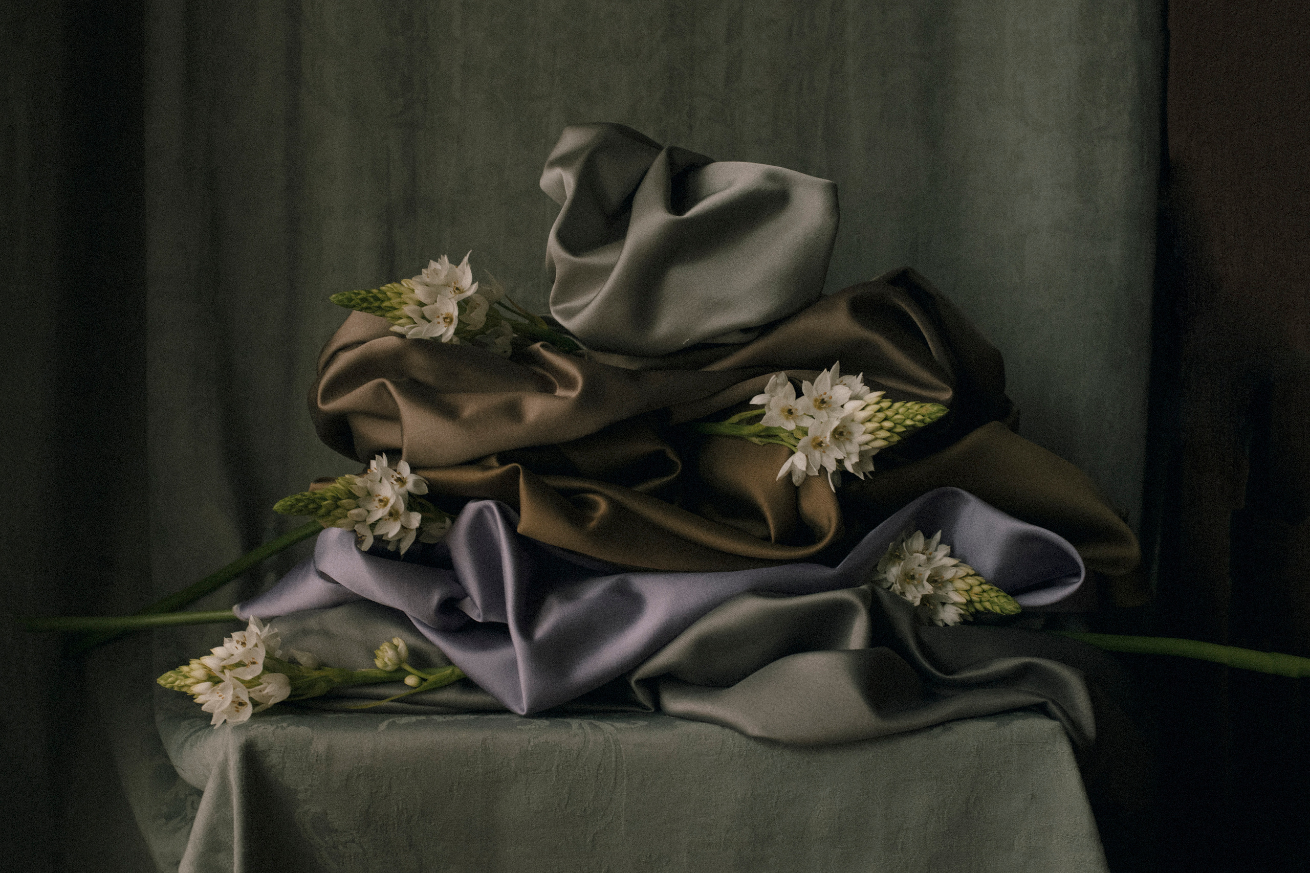 FLOWERS. Anastasiia Antoniuk portrait, family and couple photographer, Portugal