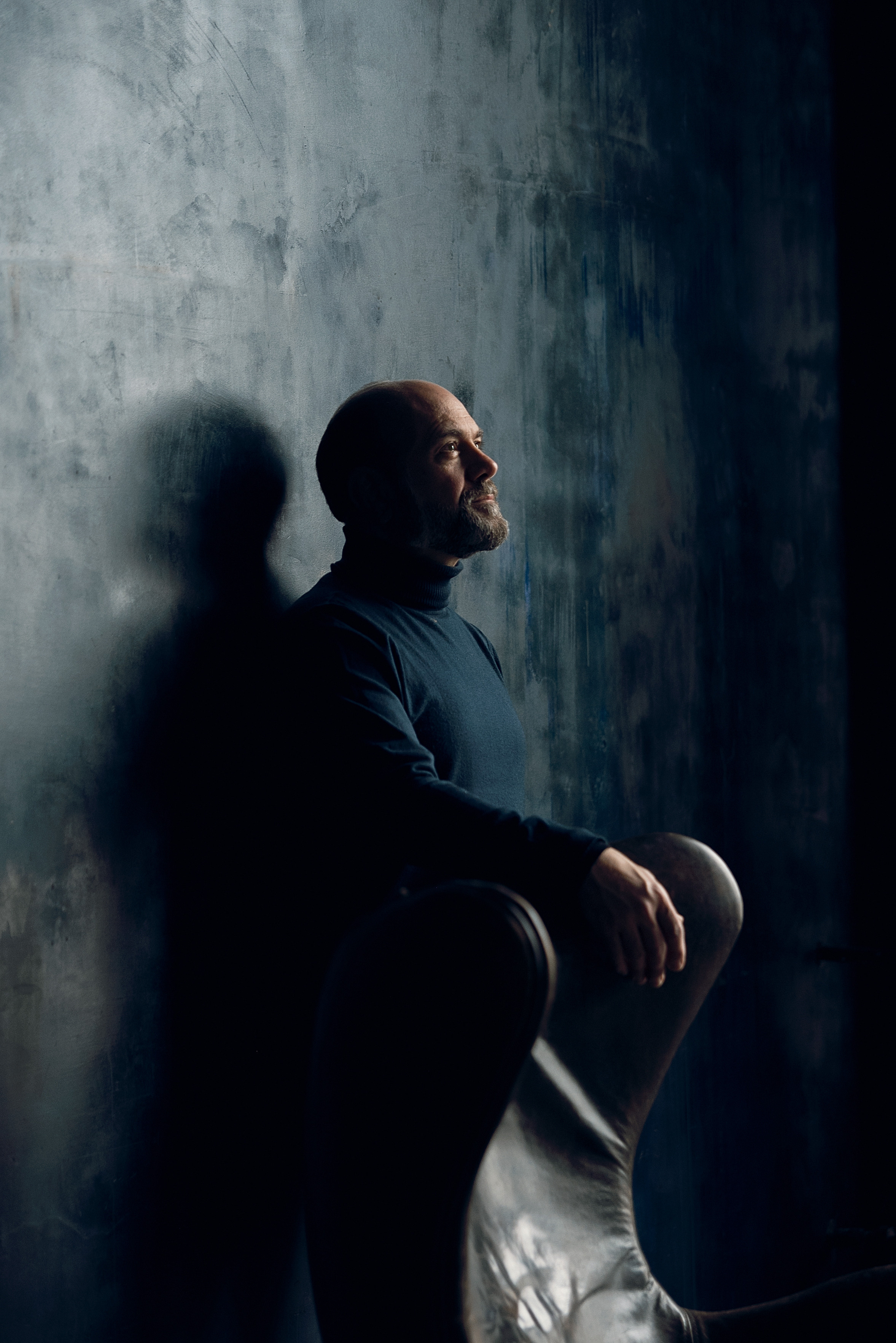 Portraits in studio. Anastasiia Antoniuk portrait, family and couple photographer, Portugal