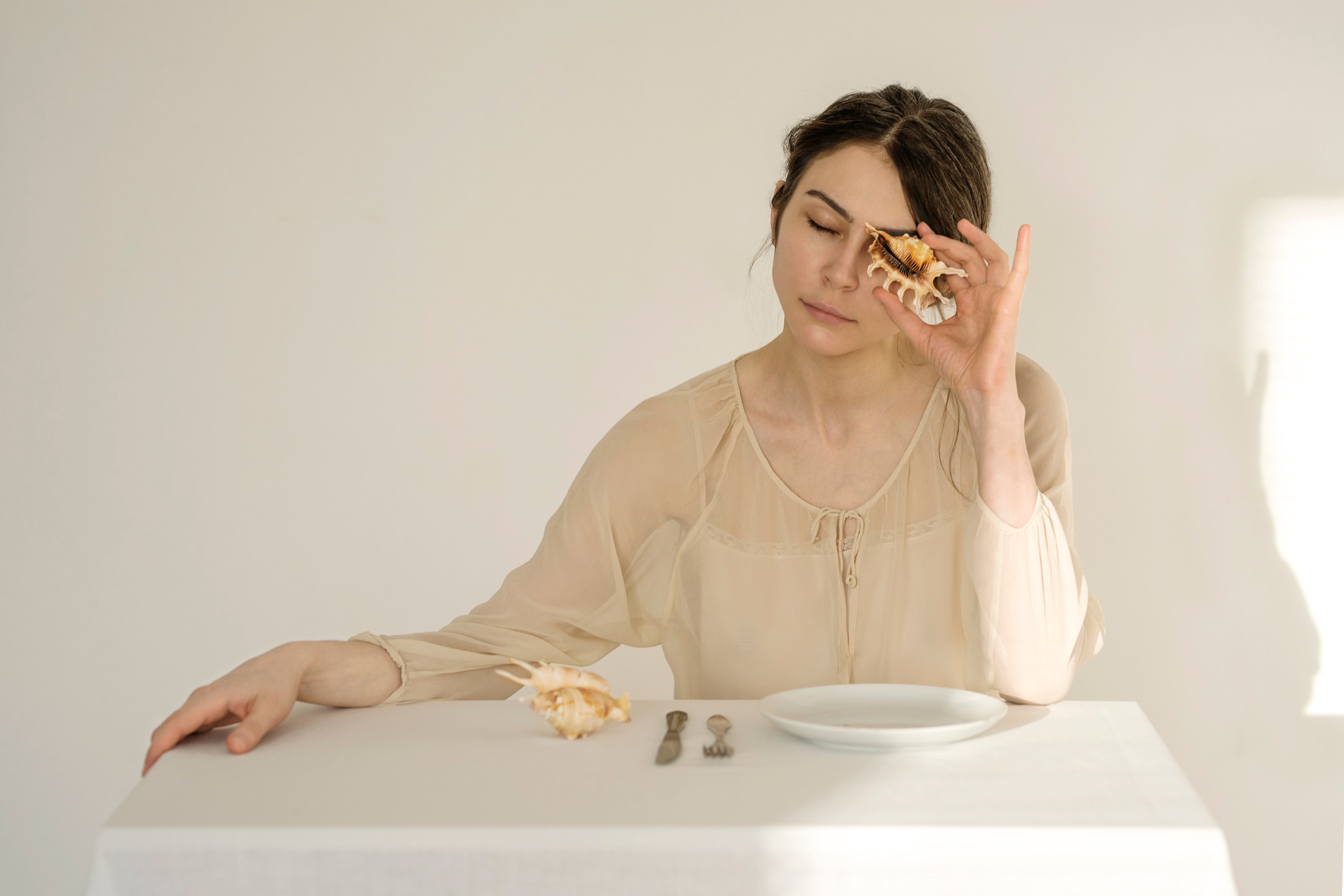 Portraits in studio. Anastasiia Antoniuk portrait, family and couple photographer, Portugal