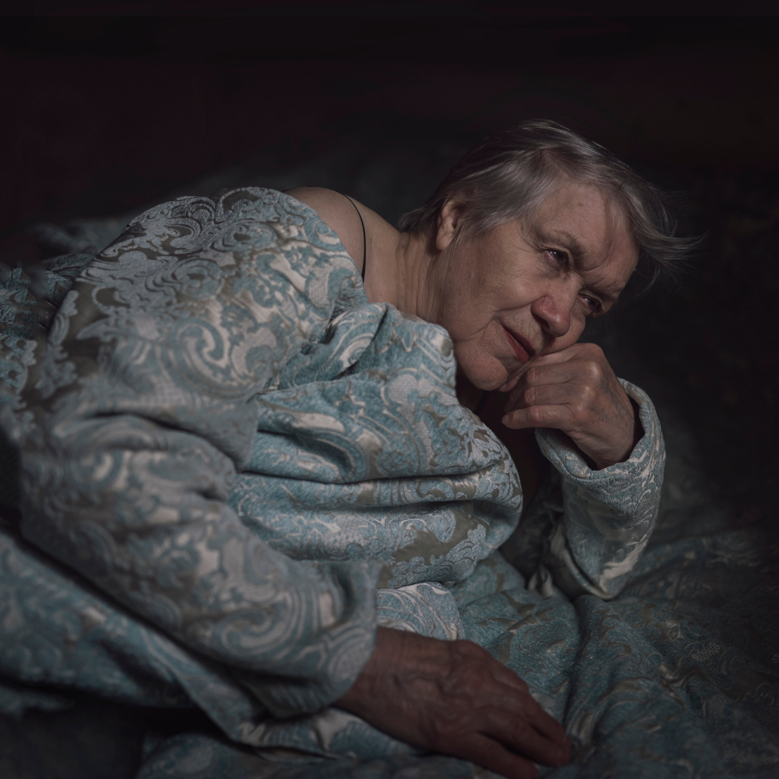 Portraits in studio. Anastasiia Antoniuk portrait, family and couple photographer, Portugal