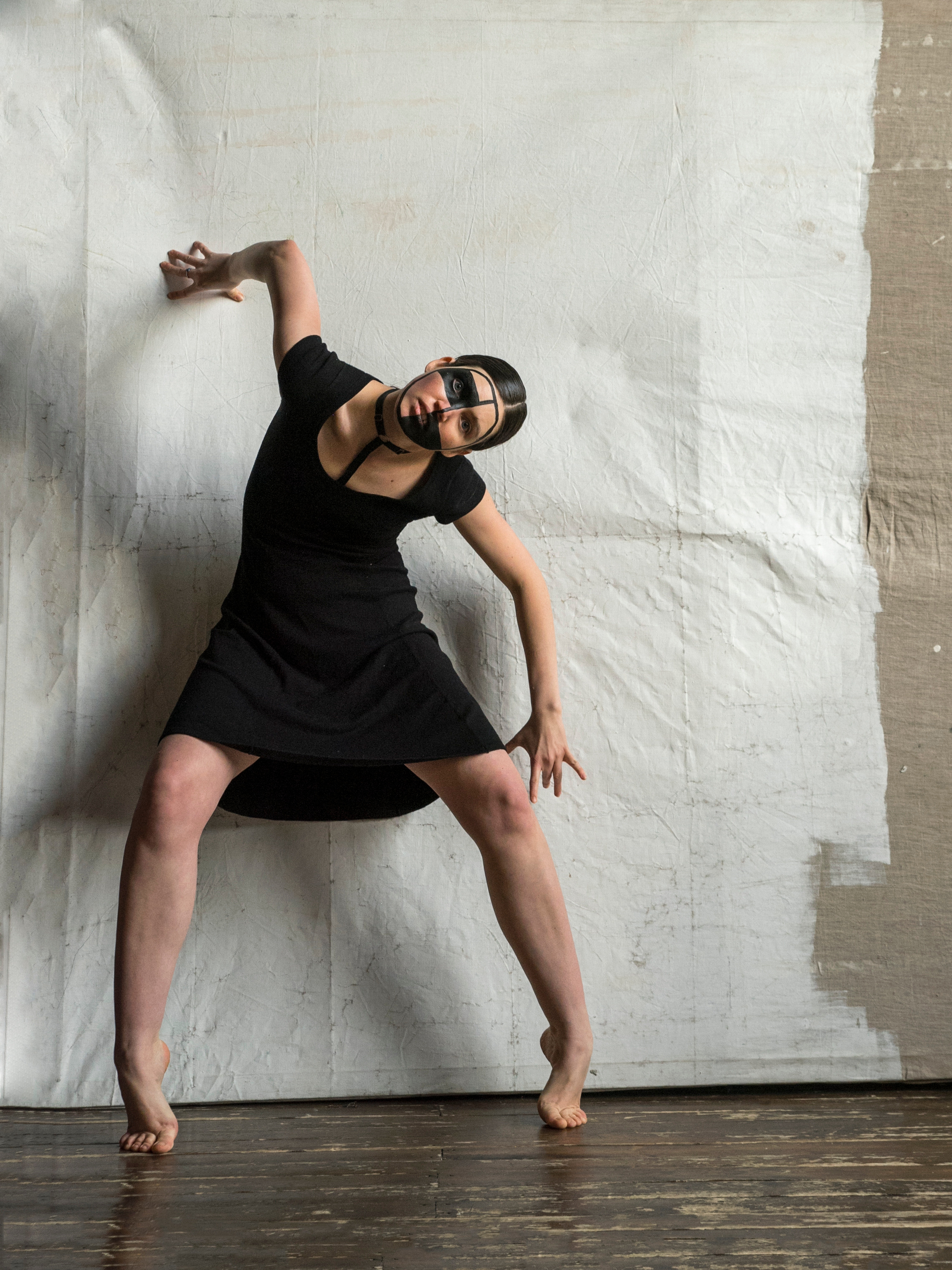 BLACK MASK. Anastasiia Antoniuk portrait, family and couple photographer, Portugal