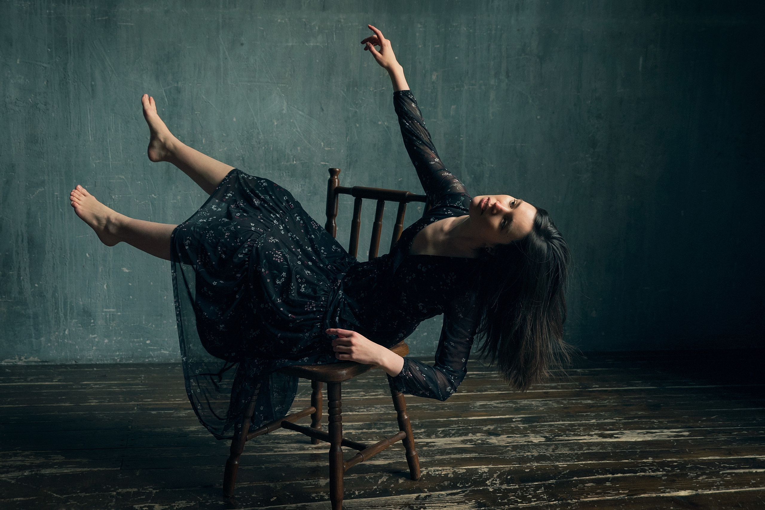 Portraits in studio. Anastasiia Antoniuk portrait, family and couple photographer, Portugal