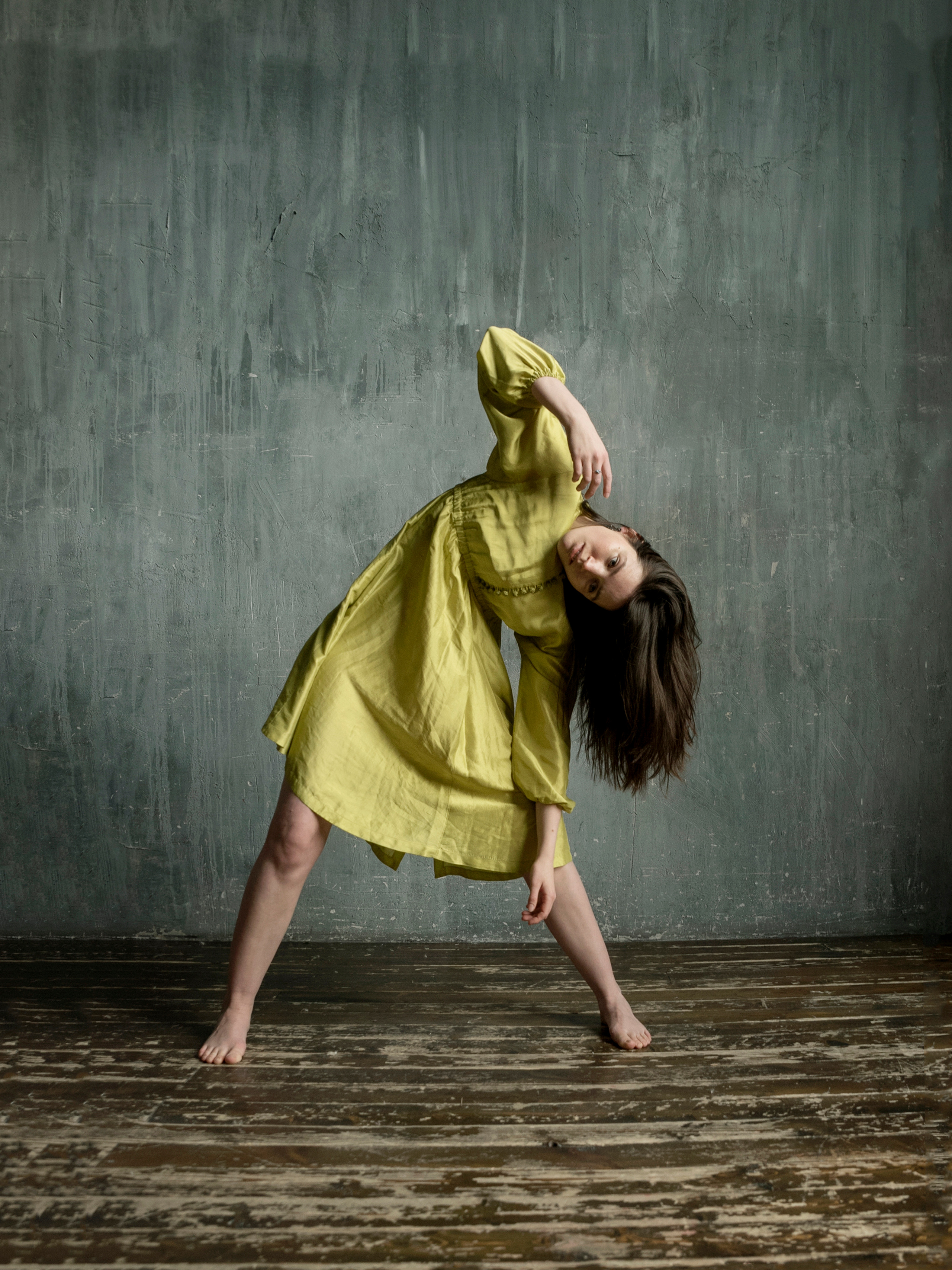 Portraits in studio. Anastasiia Antoniuk portrait, family and couple photographer, Portugal