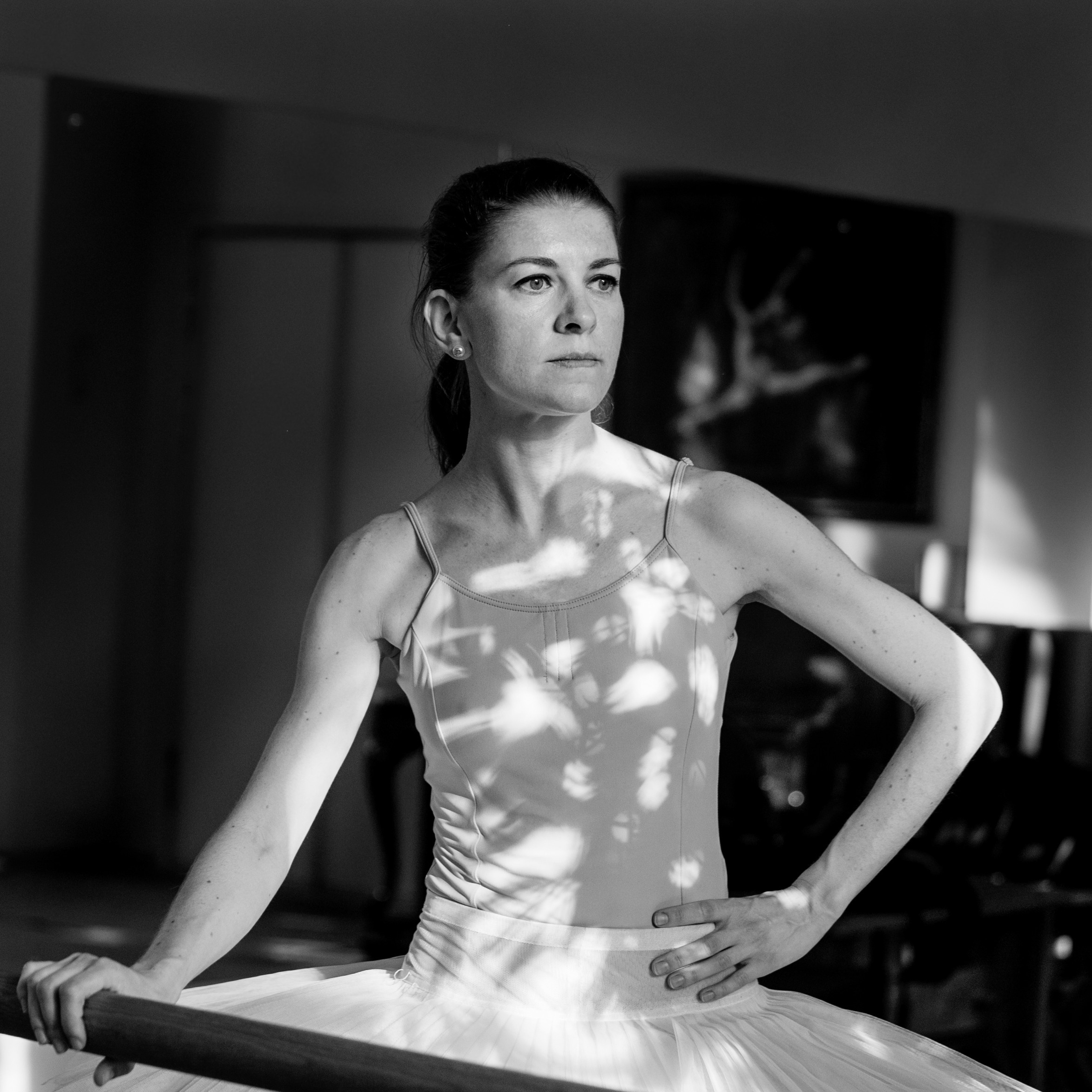 Portraits in studio. Anastasiia Antoniuk portrait, family and couple photographer, Portugal