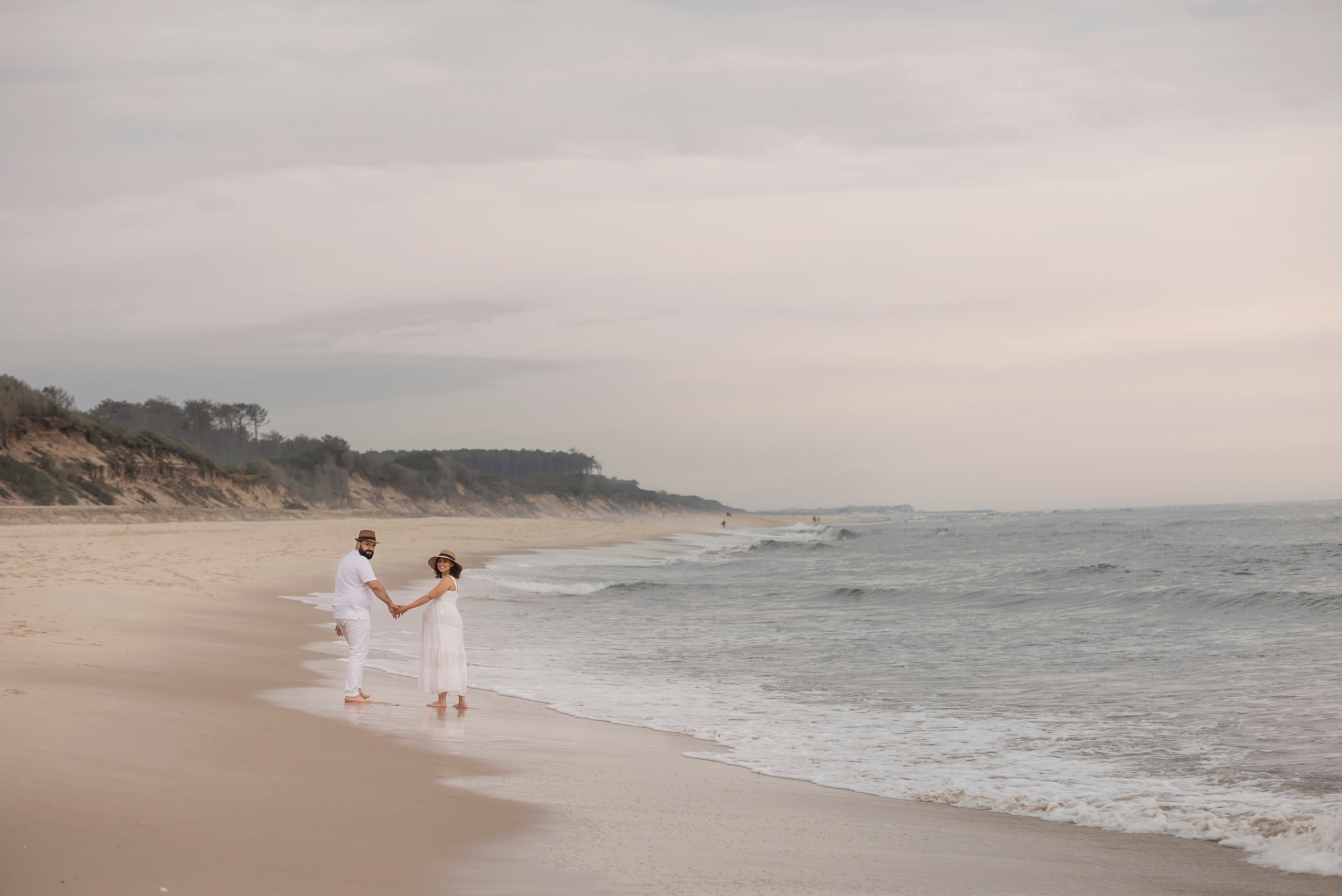 WAITING. Anastasiia Antoniuk portrait, family and couple photographer, Portugal