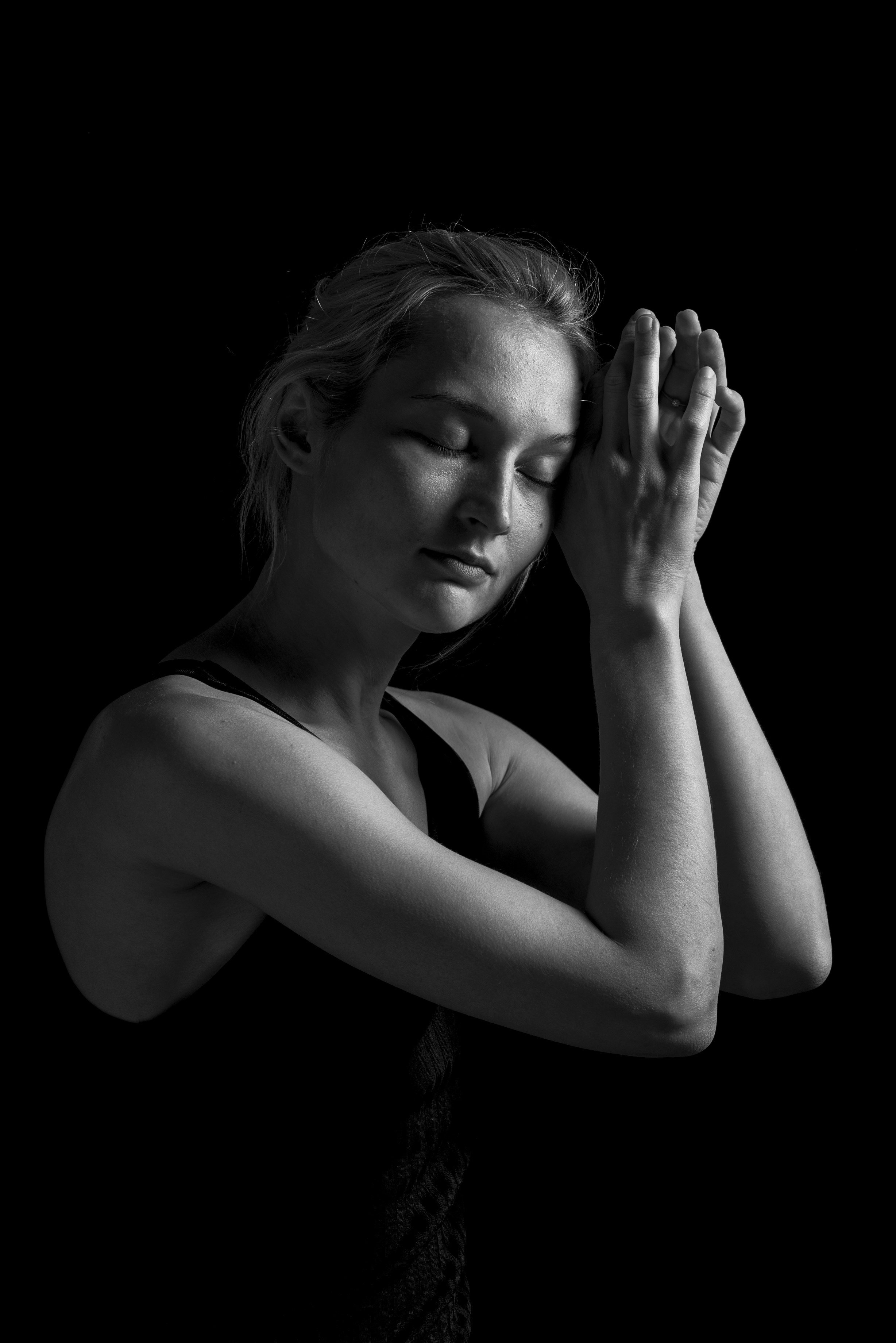 Portraits in studio. Anastasiia Antoniuk portrait, family and couple photographer, Portugal