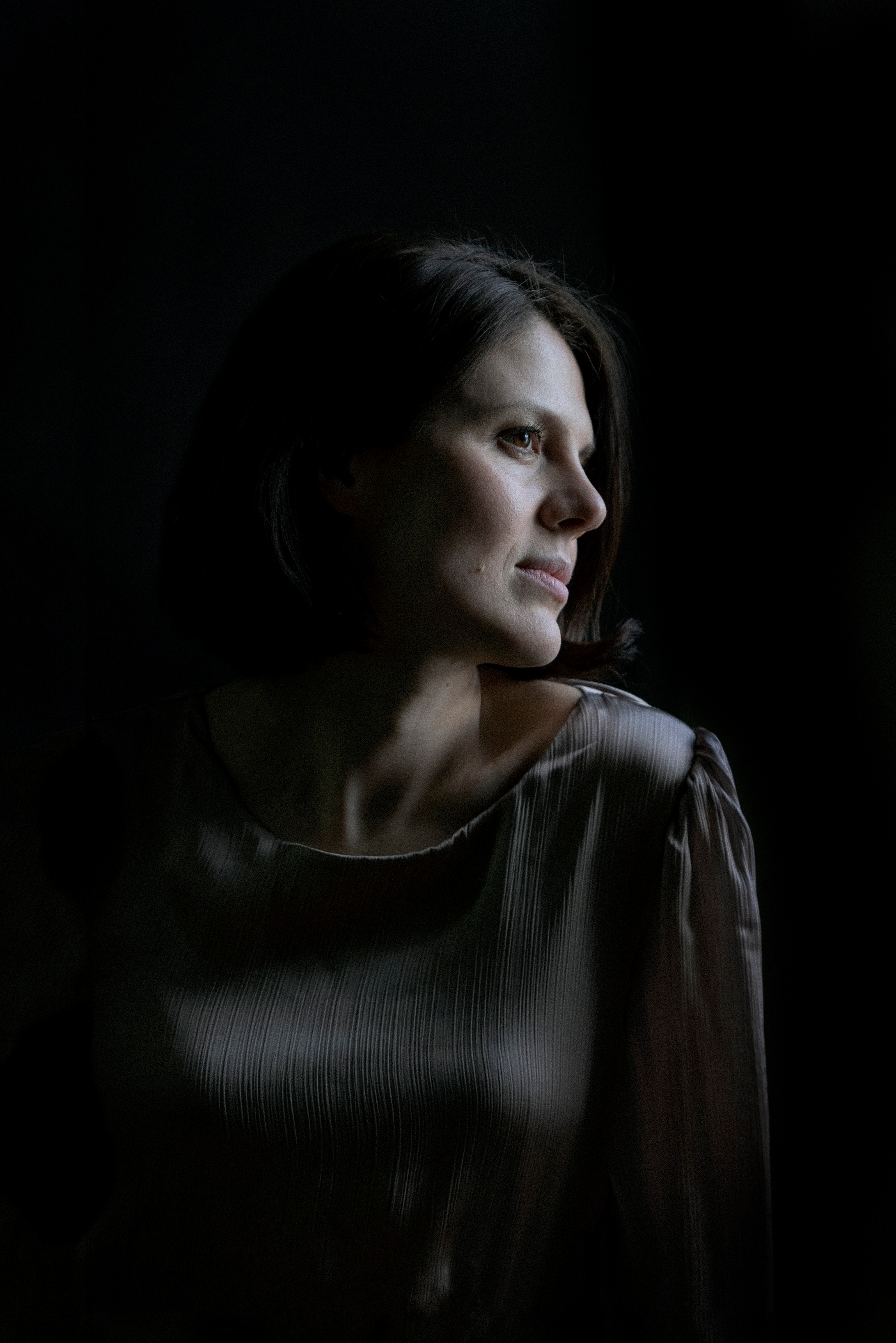 Portraits in studio. Anastasiia Antoniuk portrait, family and couple photographer, Portugal