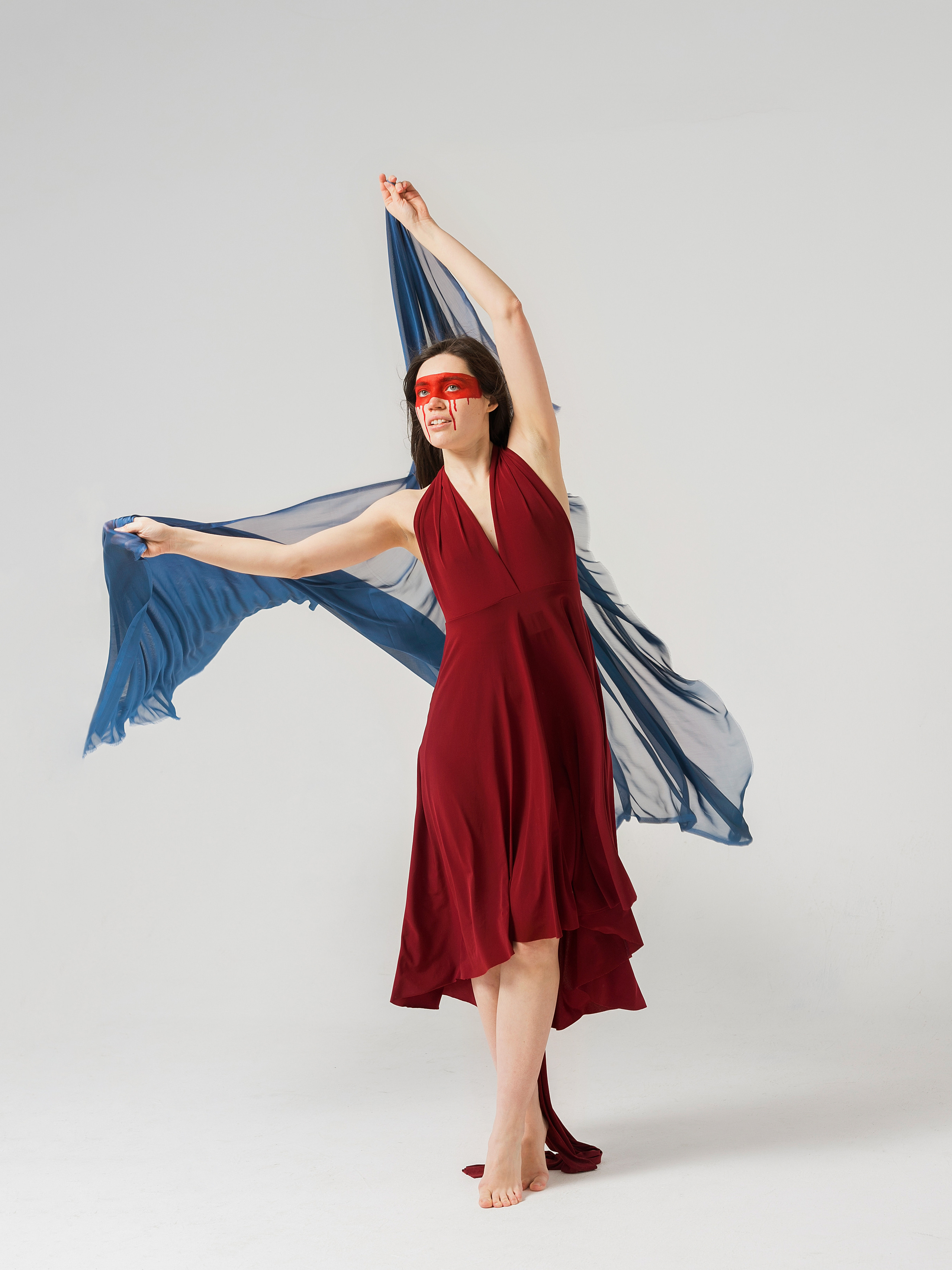 RED MASK. Anastasiia Antoniuk portrait, family and couple photographer, Portugal