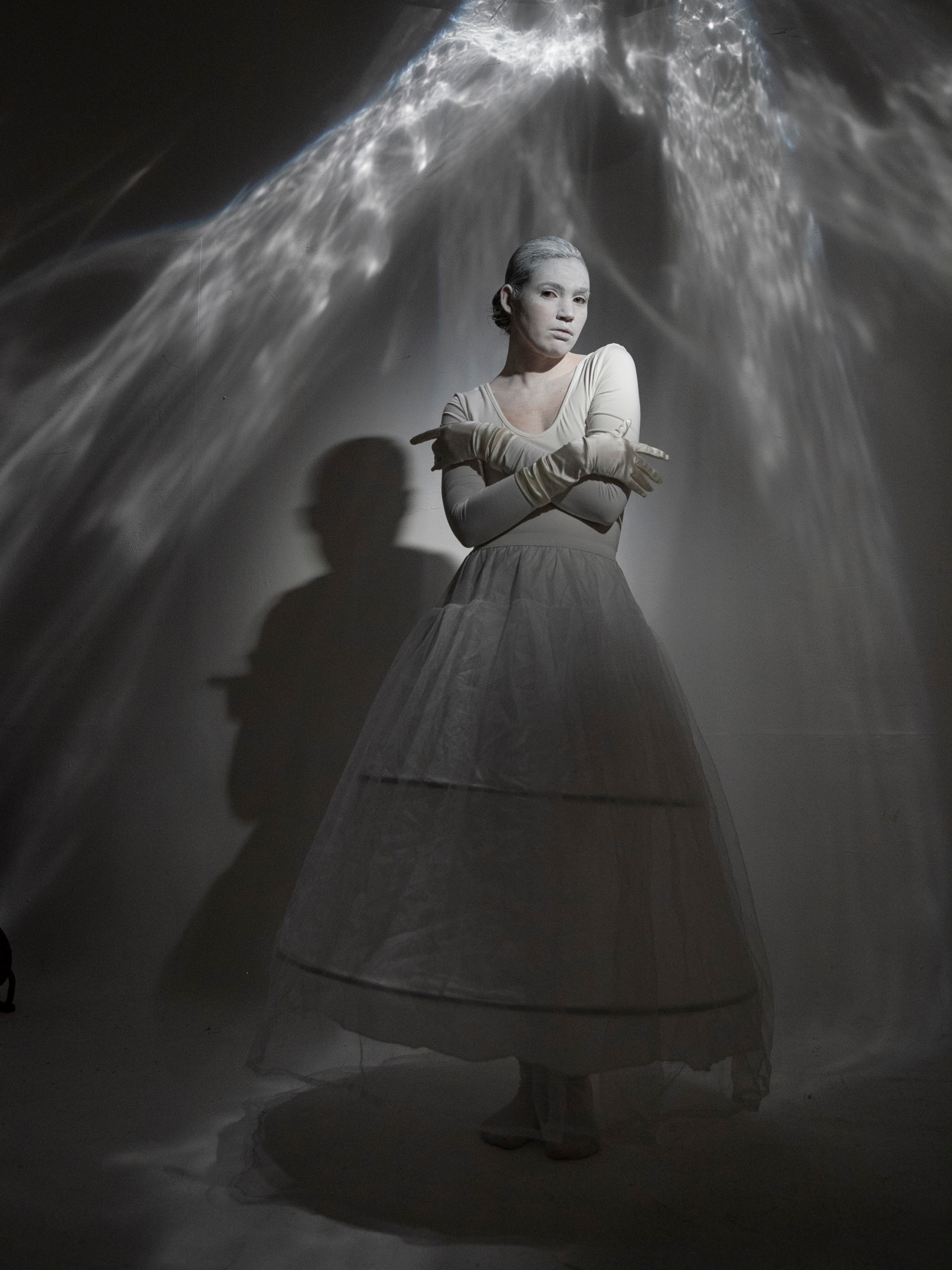 WHITE MASK. Anastasiia Antoniuk portrait, family and couple photographer, Portugal