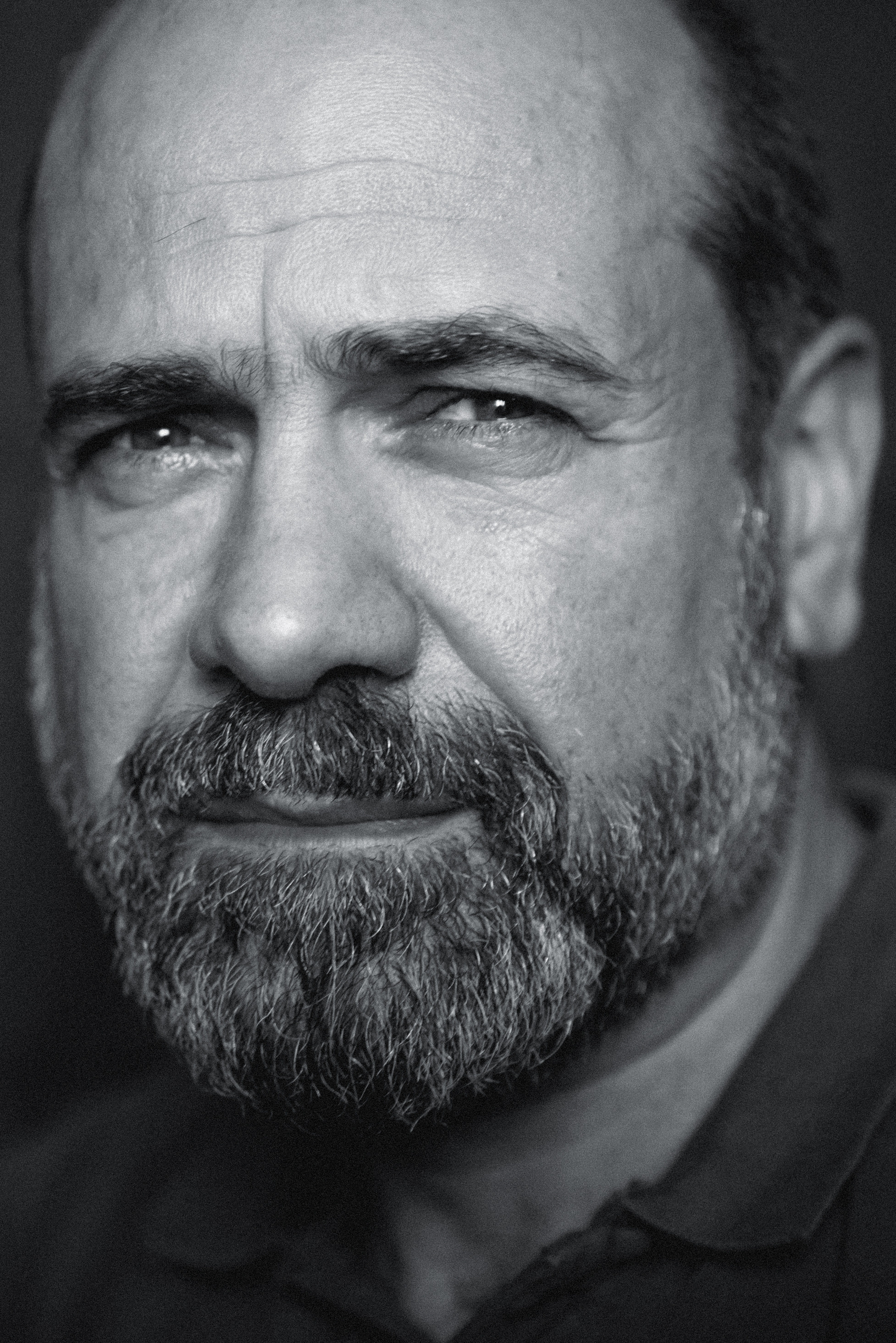 Portraits in studio. Anastasiia Antoniuk portrait, family and couple photographer, Portugal