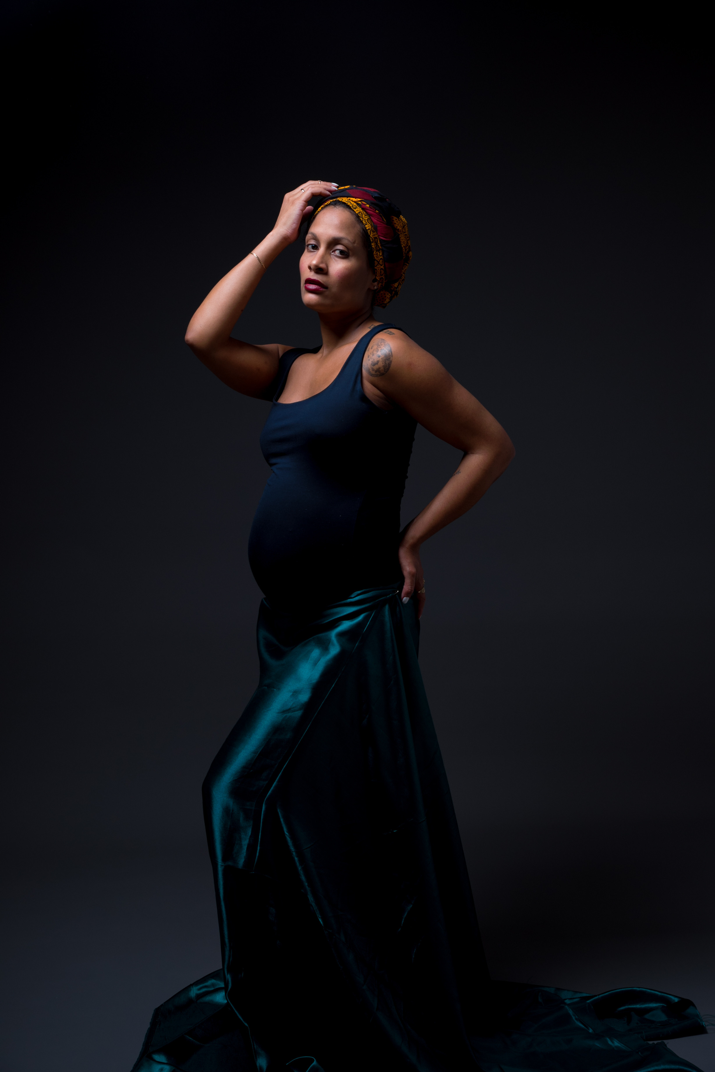 Portraits in studio. Anastasiia Antoniuk portrait, family and couple photographer, Portugal