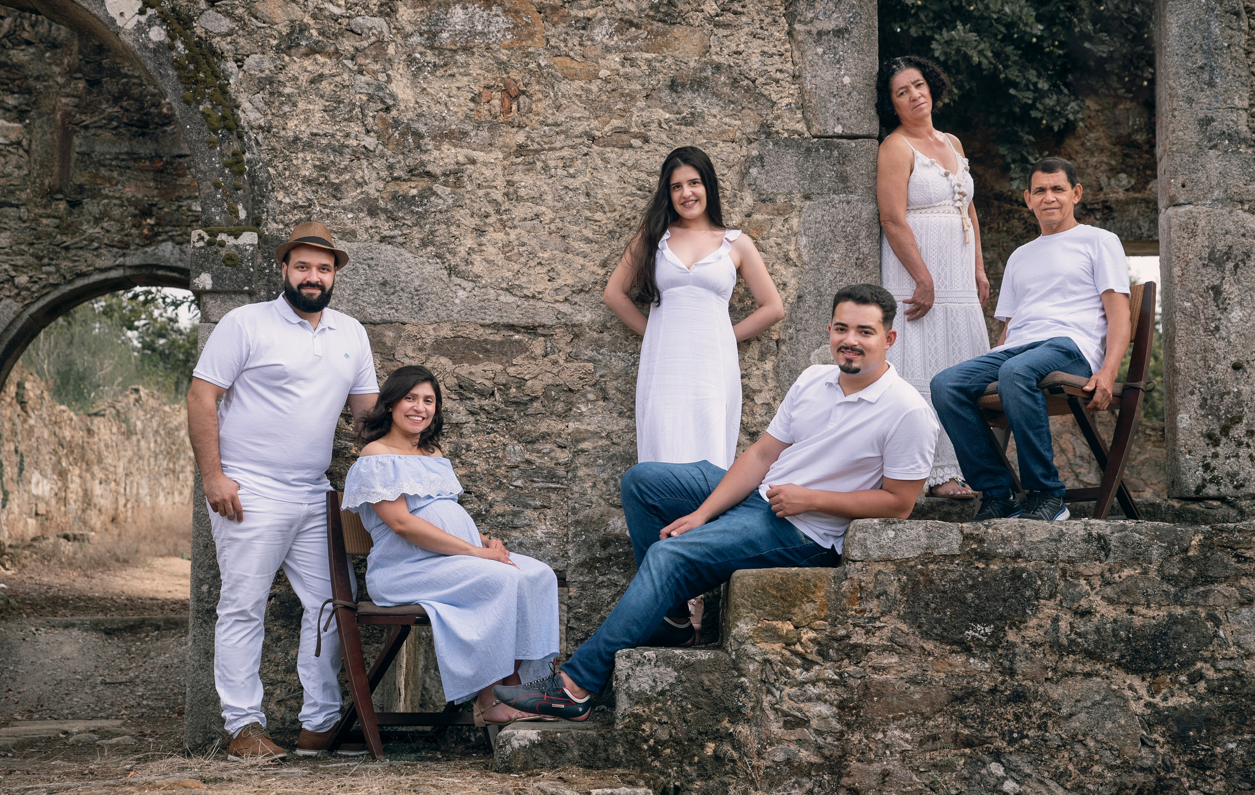 WAITING. Anastasiia Antoniuk portrait, family and couple photographer, Portugal