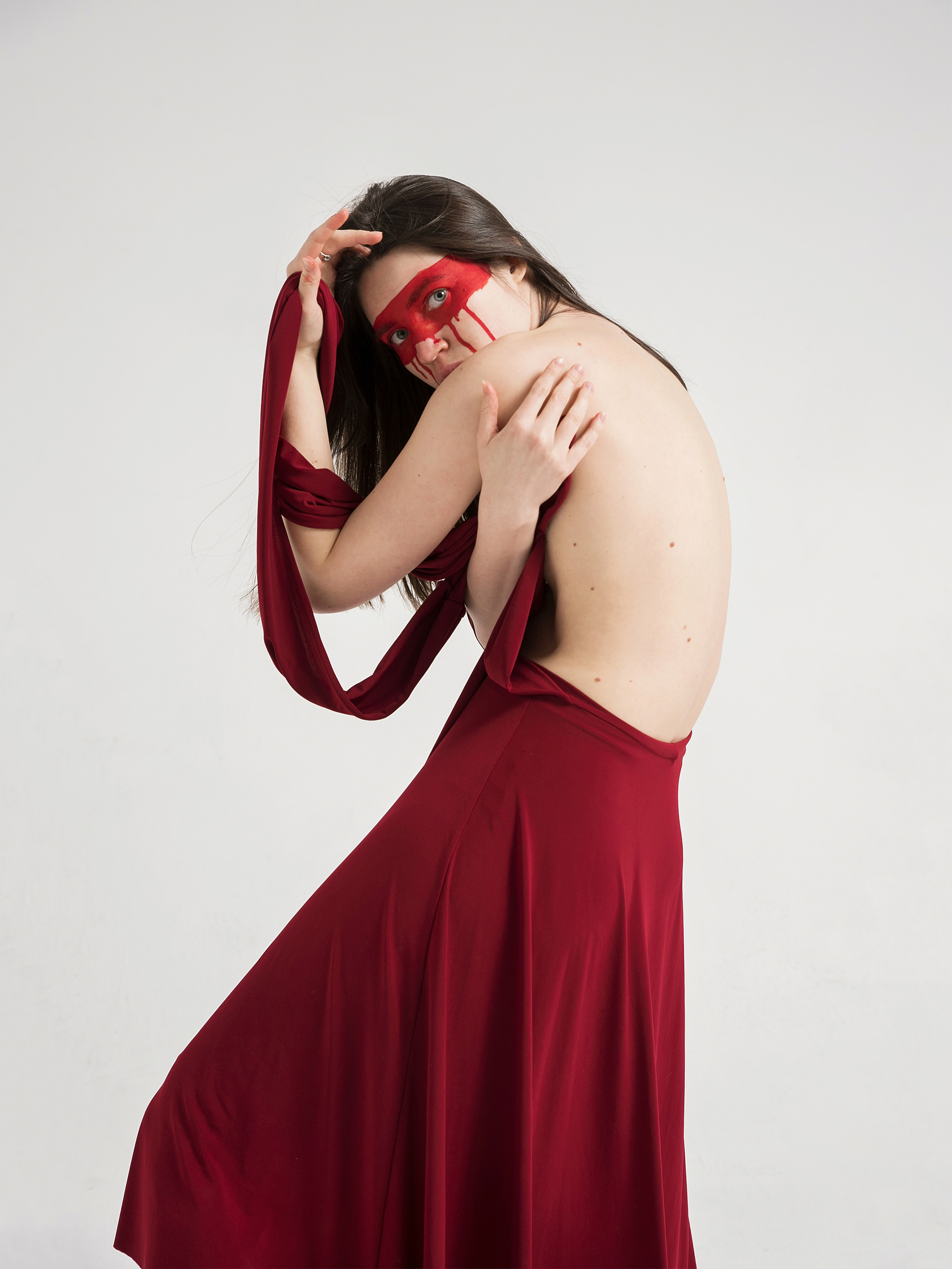 RED MASK. Anastasiia Antoniuk portrait, family and couple photographer, Portugal