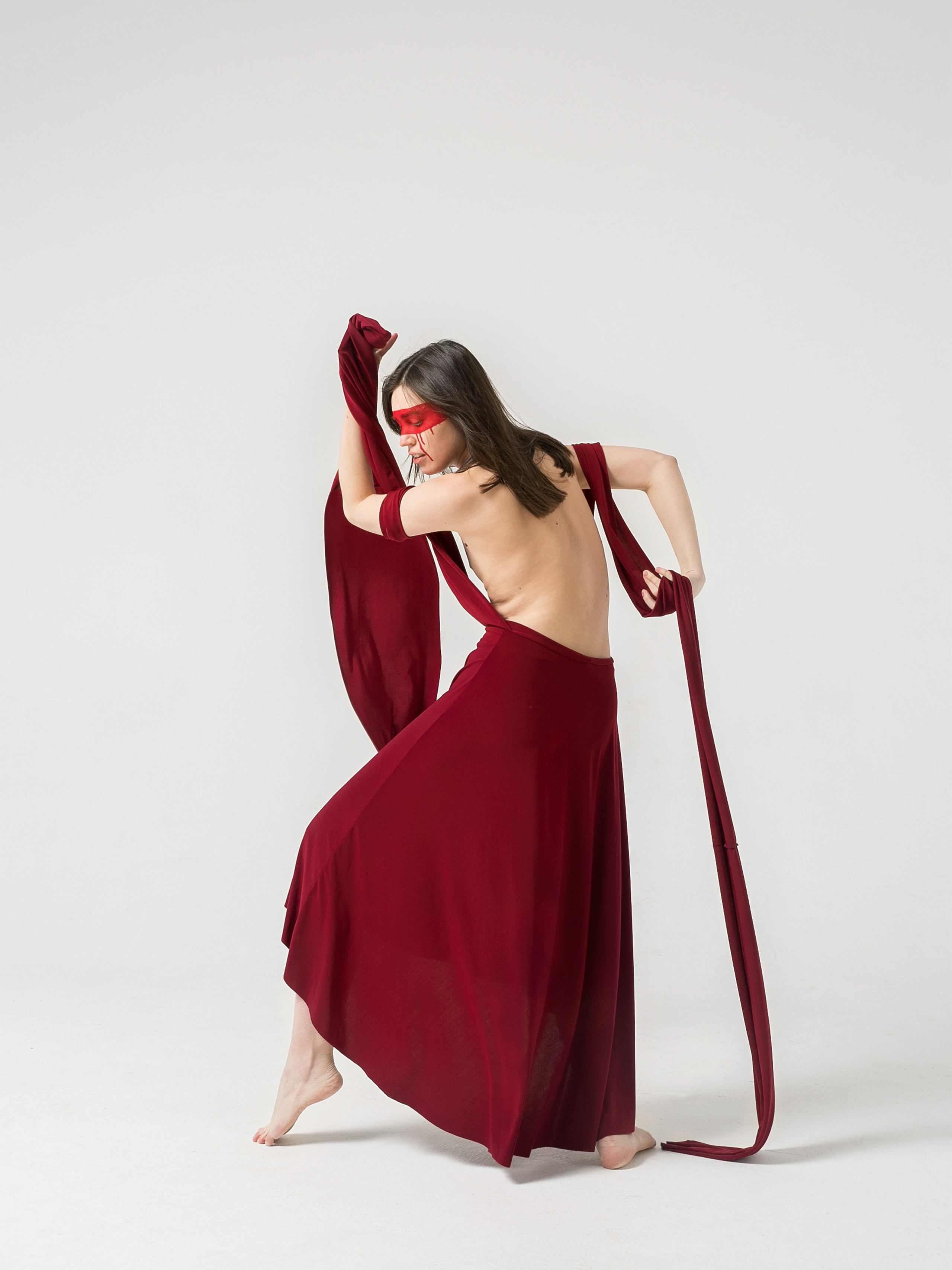 RED MASK. Anastasiia Antoniuk portrait, family and couple photographer, Portugal