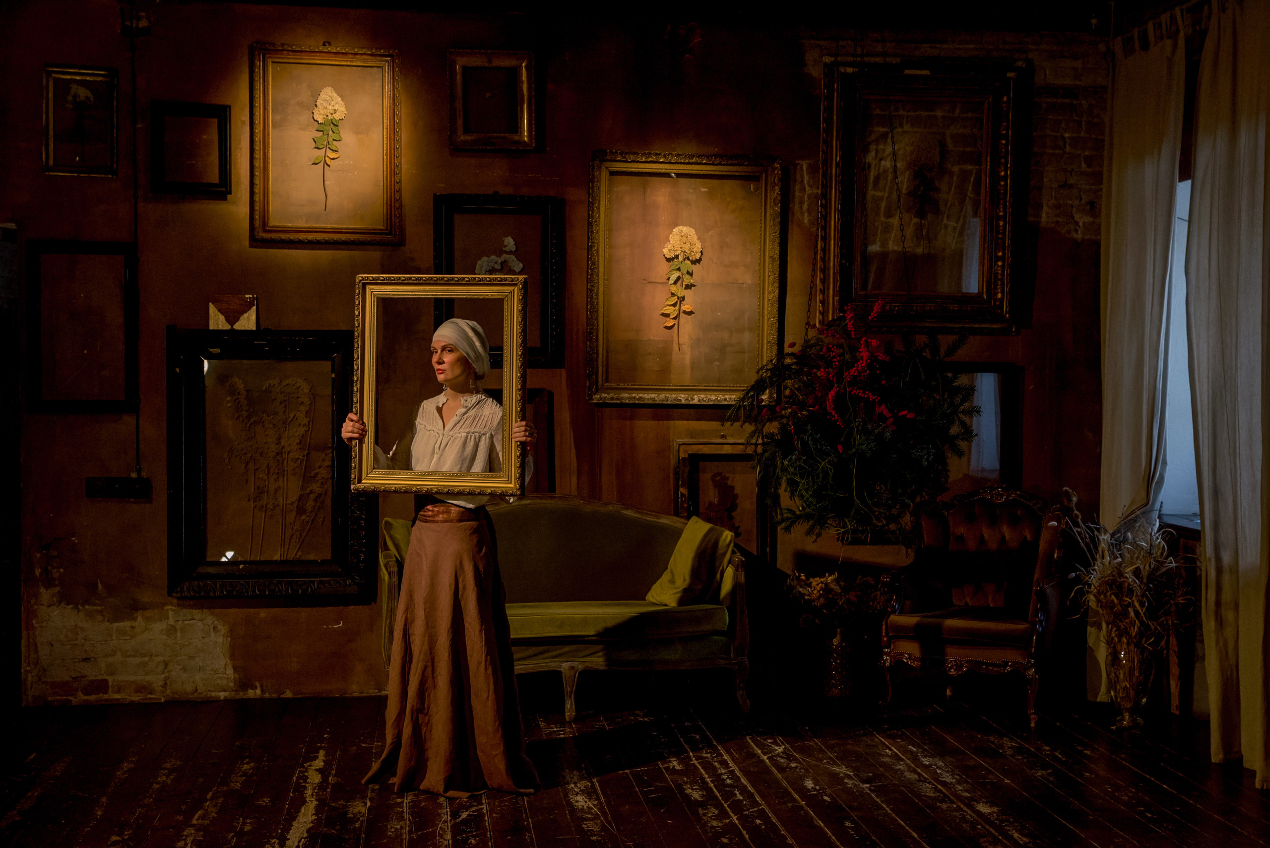 Portraits in studio. Anastasiia Antoniuk portrait, family and couple photographer, Portugal