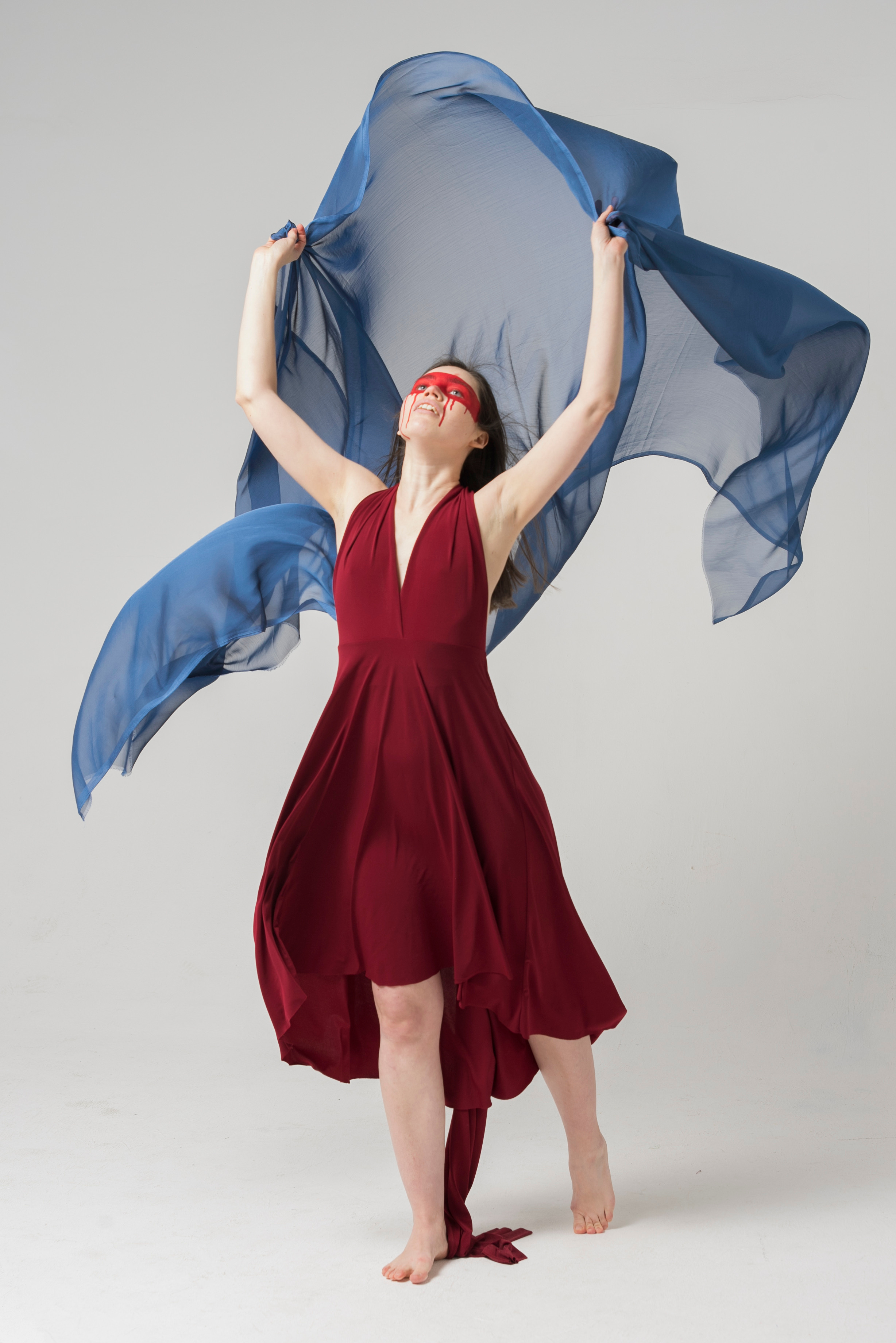 RED MASK. Anastasiia Antoniuk portrait, family and couple photographer, Portugal