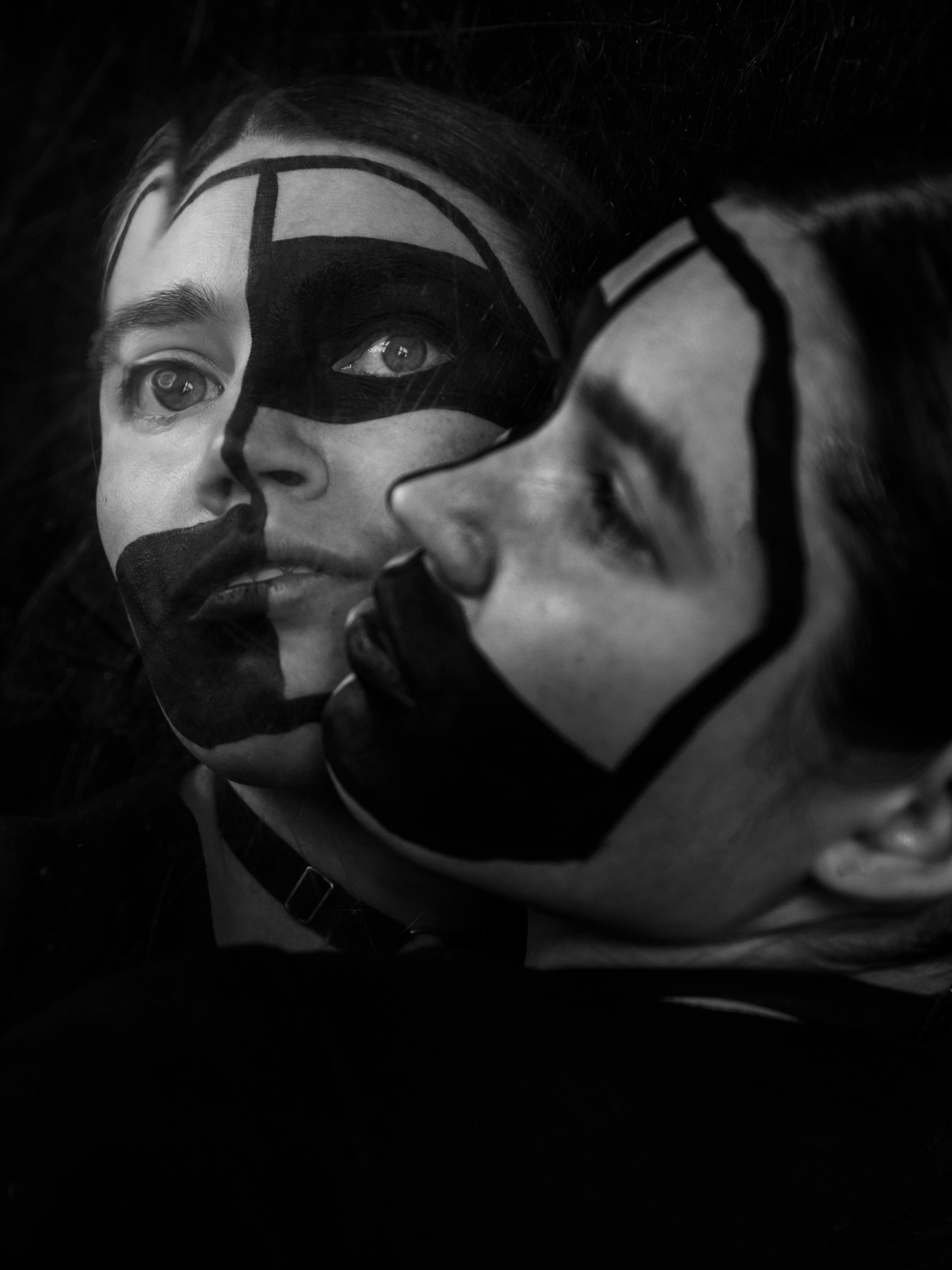 BLACK MASK. Anastasiia Antoniuk portrait, family and couple photographer, Portugal