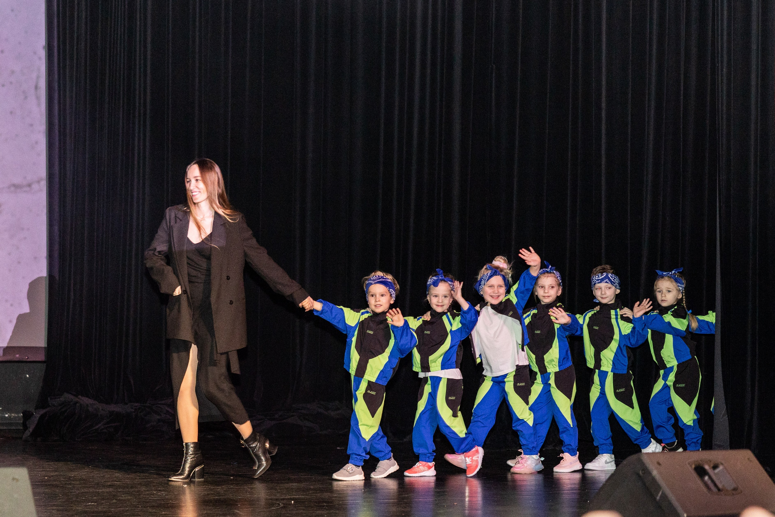 LEO DANCE SHOW WINTER 2025. Семейный и детский фотограф в Варшаве Мила Бобровская