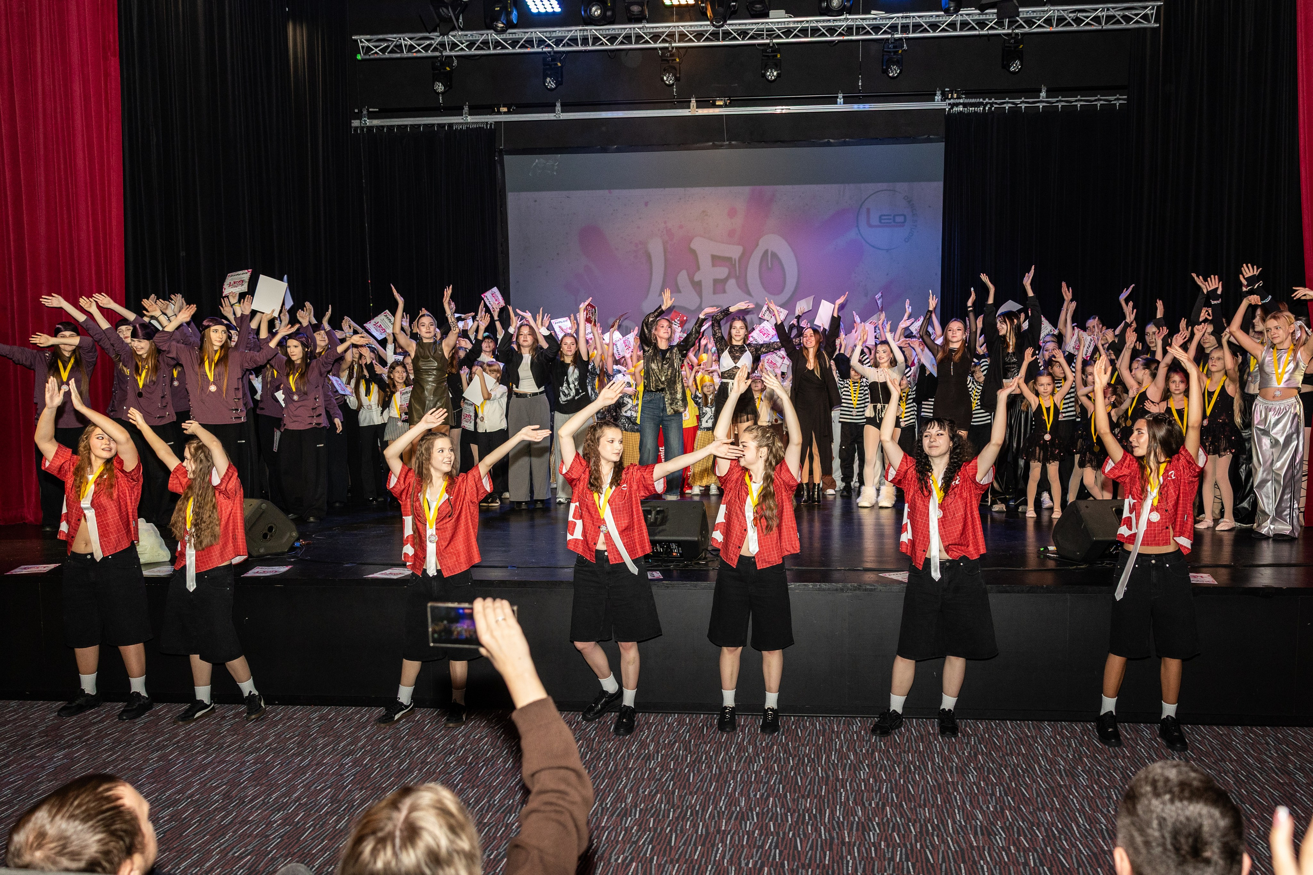 LEO DANCE SHOW WINTER 2025. Семейный и детский фотограф в Варшаве Мила Бобровская